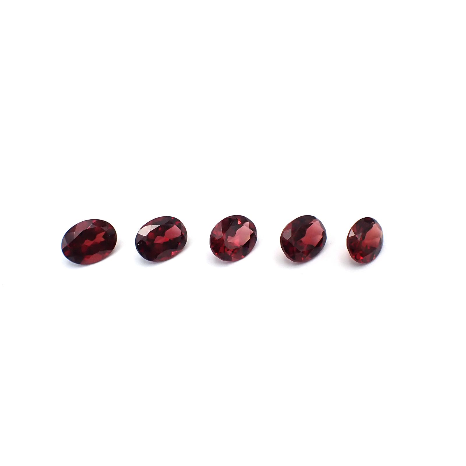 ◇ランダムセレクト◇パイロープアルマンディンガーネット モザンビーク産 約1.30ct / 8x6mm前後 [260532213]