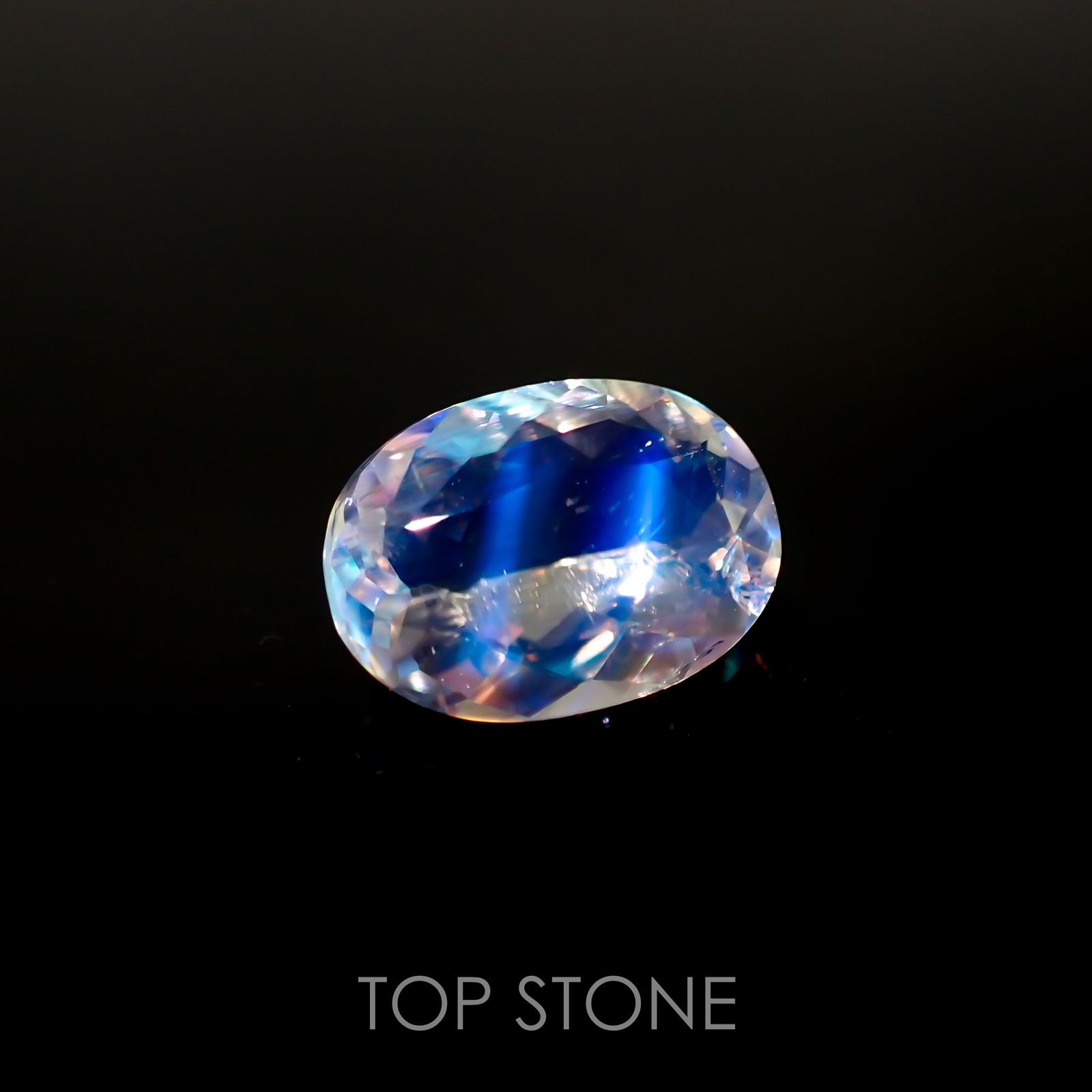 レインボームーンストーン(宝石名ラブラドライト) マダガスカル産 3.499ct ソ付(彩珠)[210410405]12.2×9mm前後