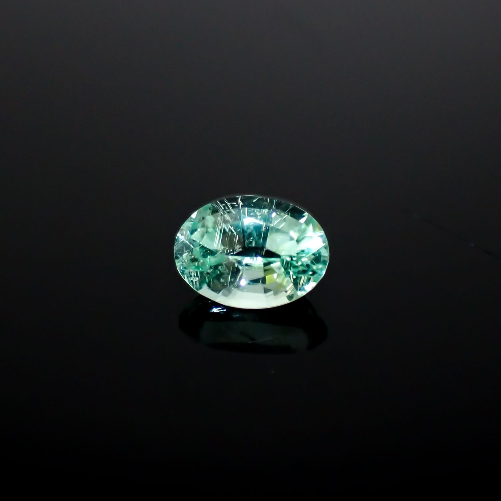 パライバトルマリン(宝石名トルマリン/別名パライバ・トルマリン)モザンビーク産 0.894ct ソ付(宝貴協)[241229546]6.95x5.07mm前後