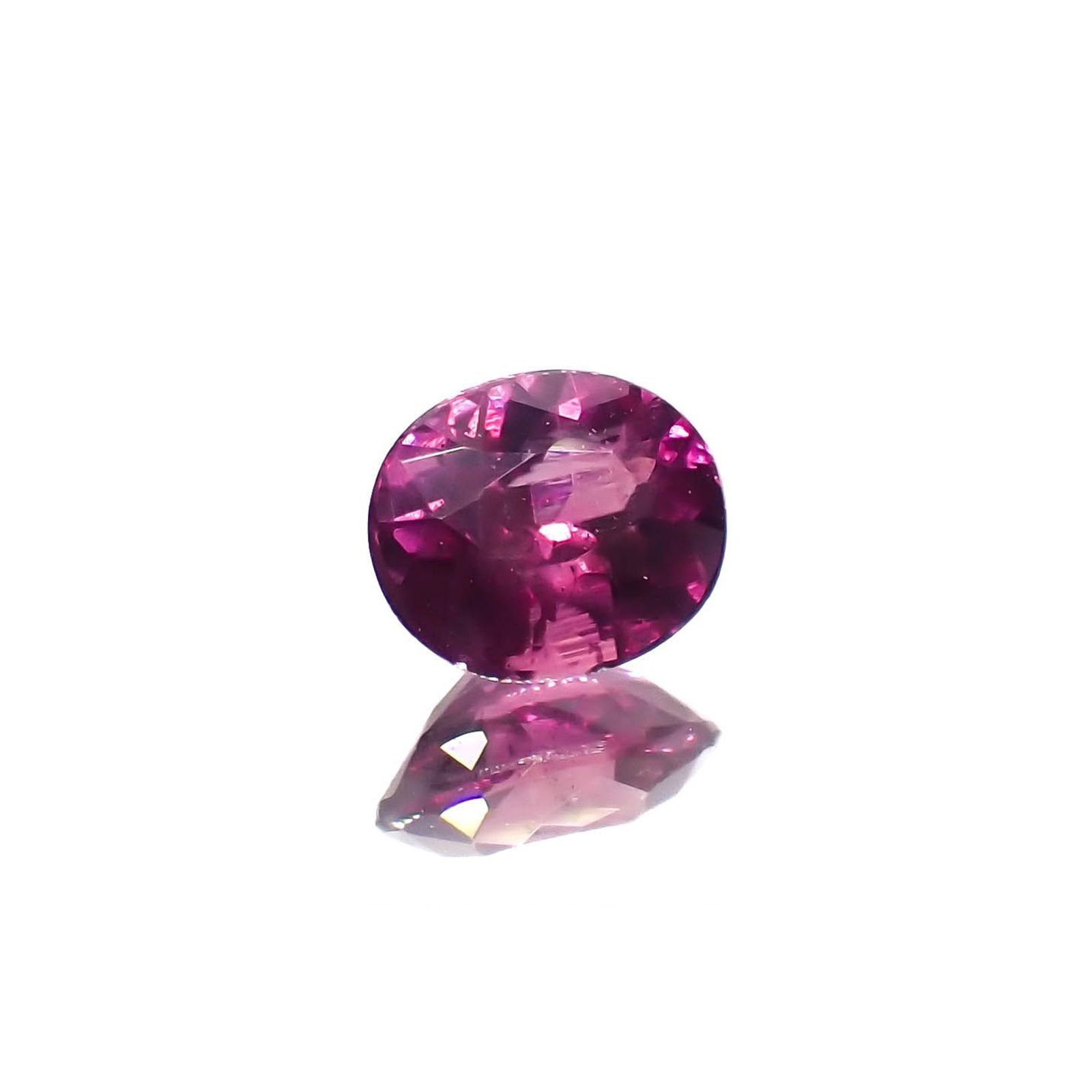 パープルサファイア パキスタン・カシミール産 0.34ct / 4.5x3.7mm前後 [251019861]