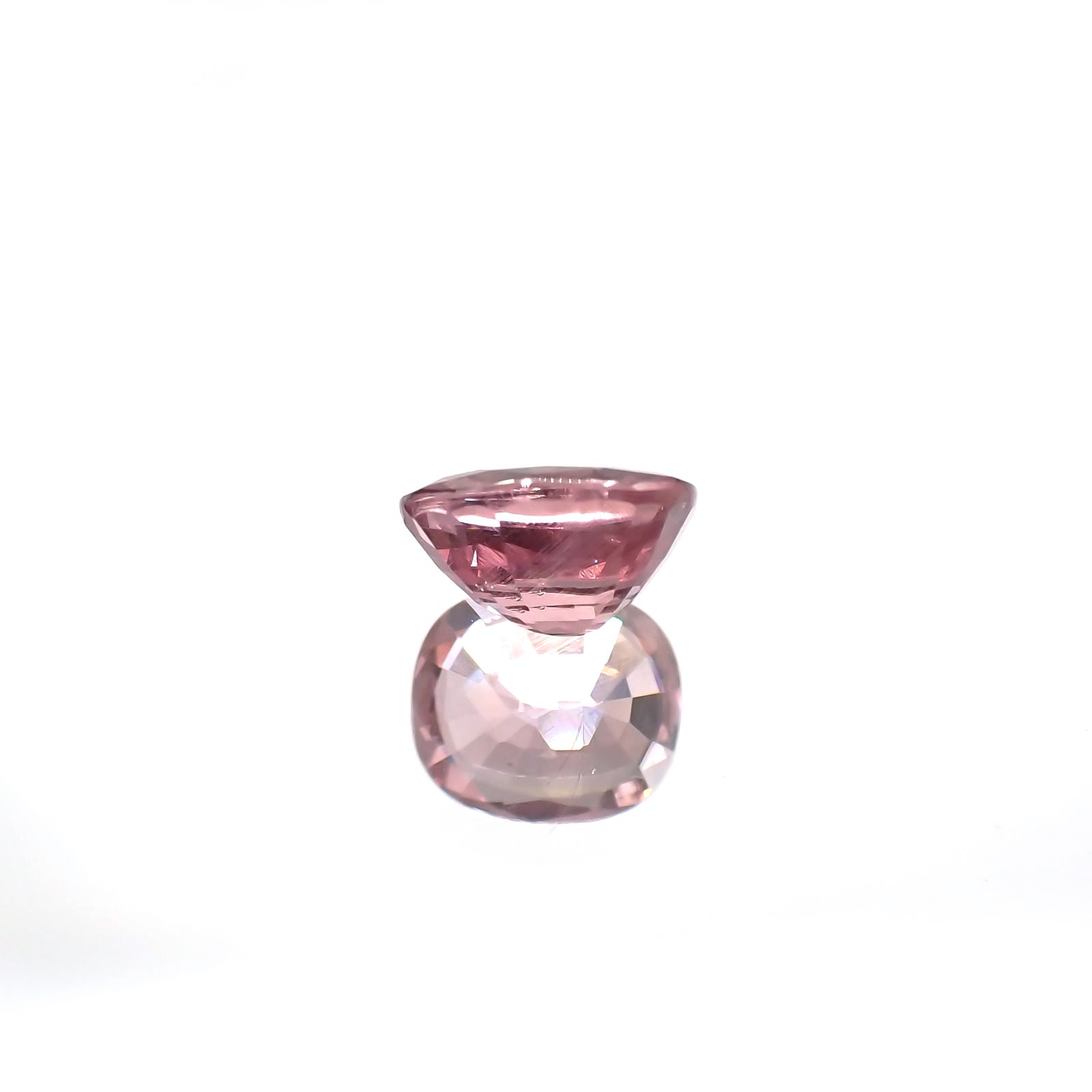 カラーシフト マラヤガーネット(宝石名ガーネット) タンザニア産 1.69ct 識別済[210711879]7.5×6.5mm前後