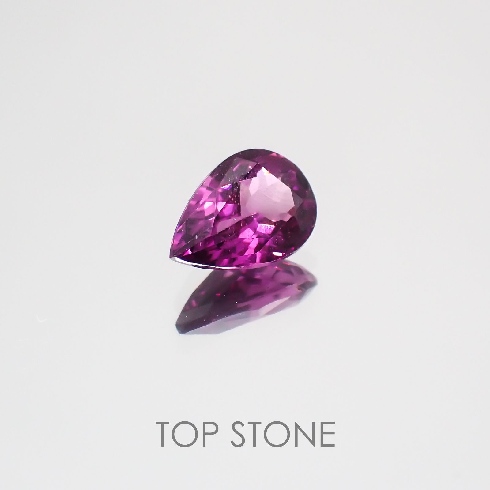 グレープガーネット(宝石名ガーネット) ブラジル産 0.72ct 識別済[21069690]6.8×4.8mm前後