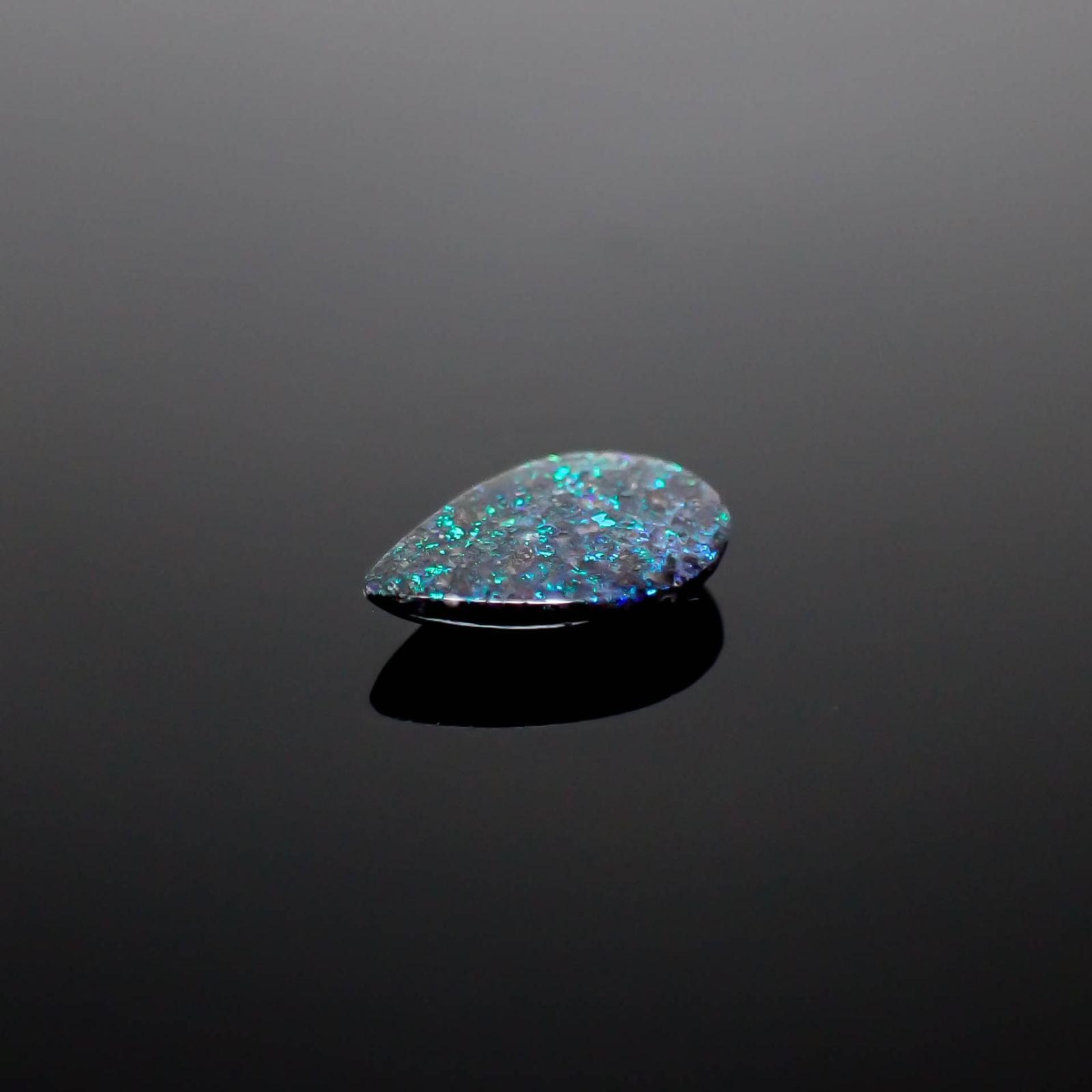 ブラックマトリックスオパール(宝石名オパール/加熱処理)オーストラリア産 0.65ct 識別済[250330127]9.1x6.1mm前後