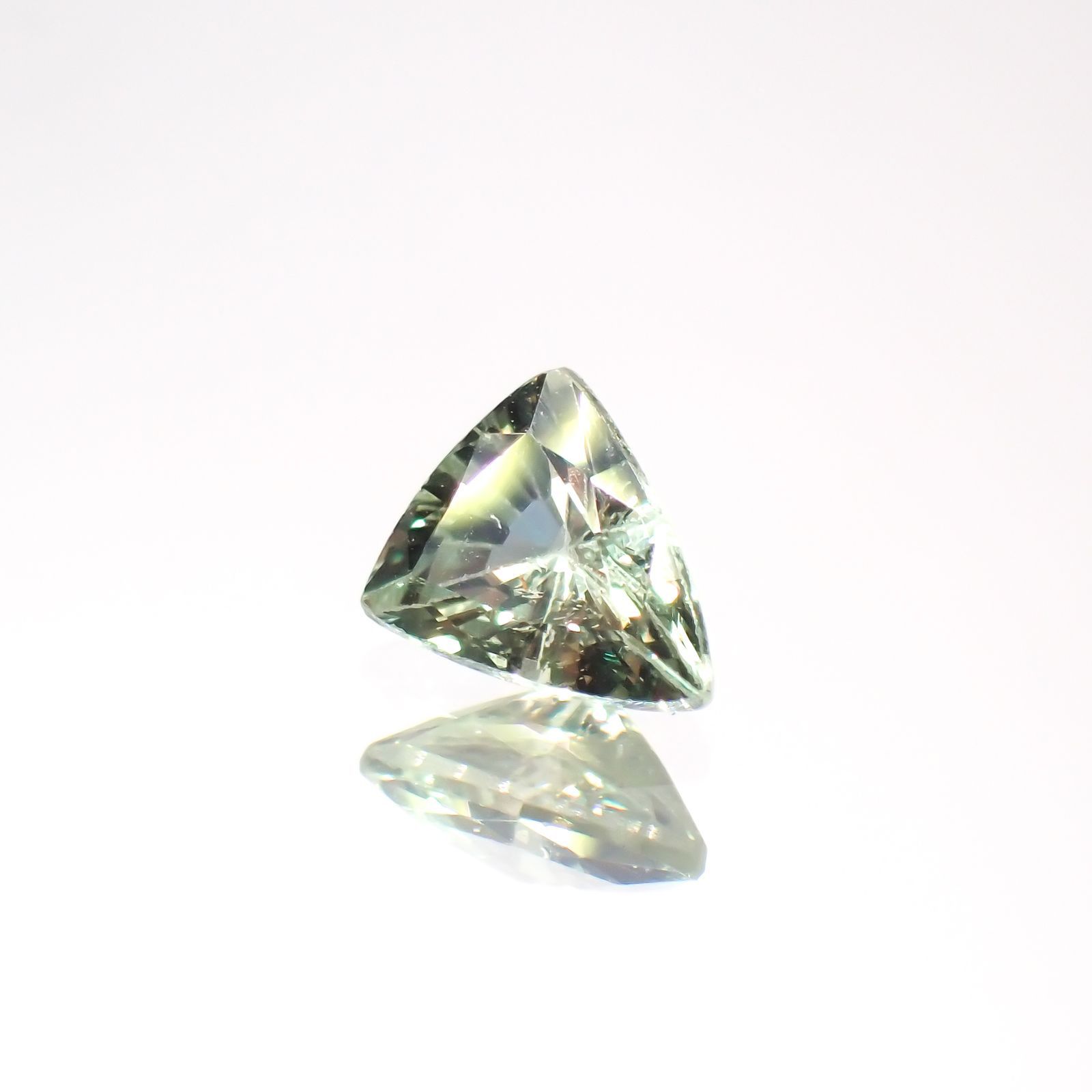 グリーンクリソベリル(宝石名クリソベリル)スリランカ/マダガスカル産 0.36ct 識別済[220114471]5x4.1mm前後