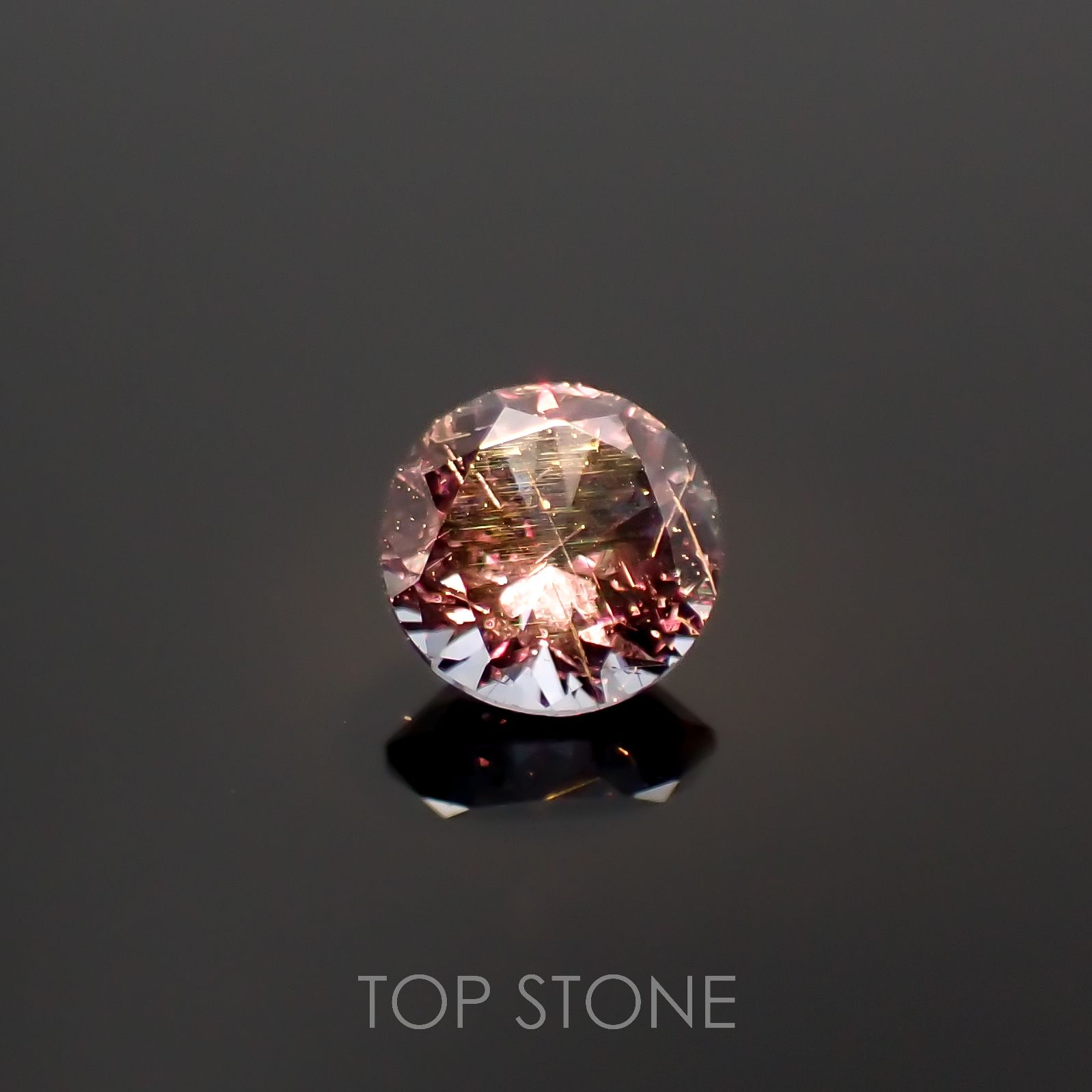 カラーチェンジガーネット アレキタイプ(宝石名ガーネット)マダガスカル・ベキリー産 0.18ct 識別済[221219419]3.3x3.3mm前後