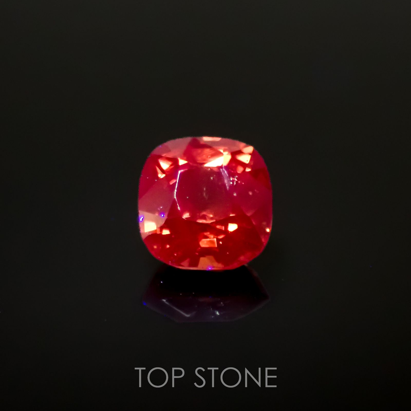 レッドスピネル(宝石名スピネル)ビルマ/マダガスカル産 1.05ct 識別済[220817540]5.9x5.7mm前後