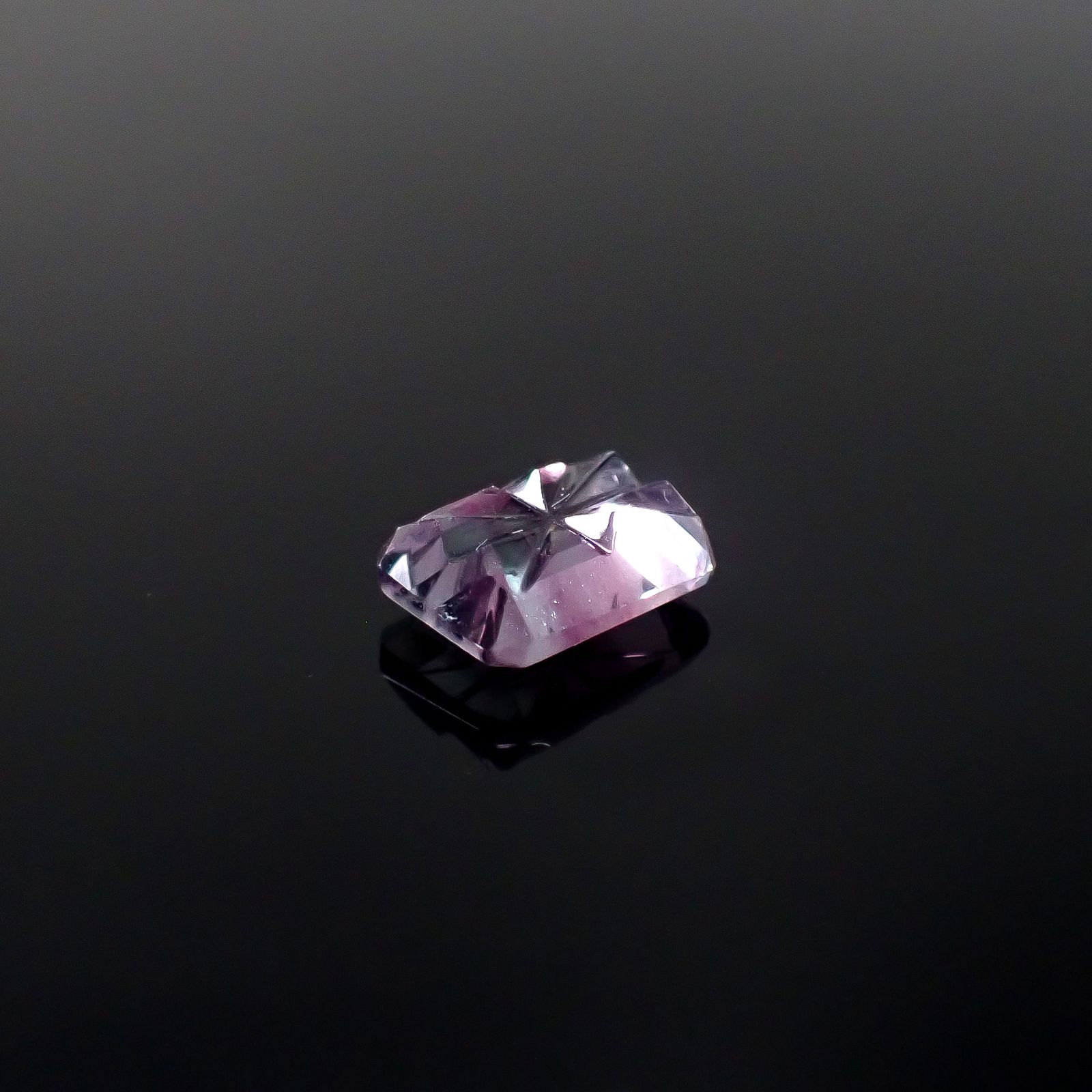 ◇甲州貴石切子Plus Three◇パーティカラーフローライト ブラジル産 2.36ct / 8.9x6.9mm前後 [251231453]