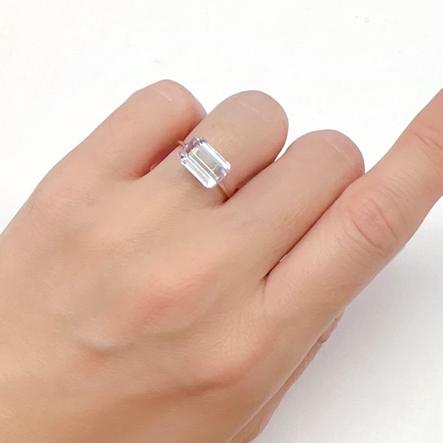 クンツァイト アフガニスタン産 3.30ct[231225139]10.6x6.9mm前後