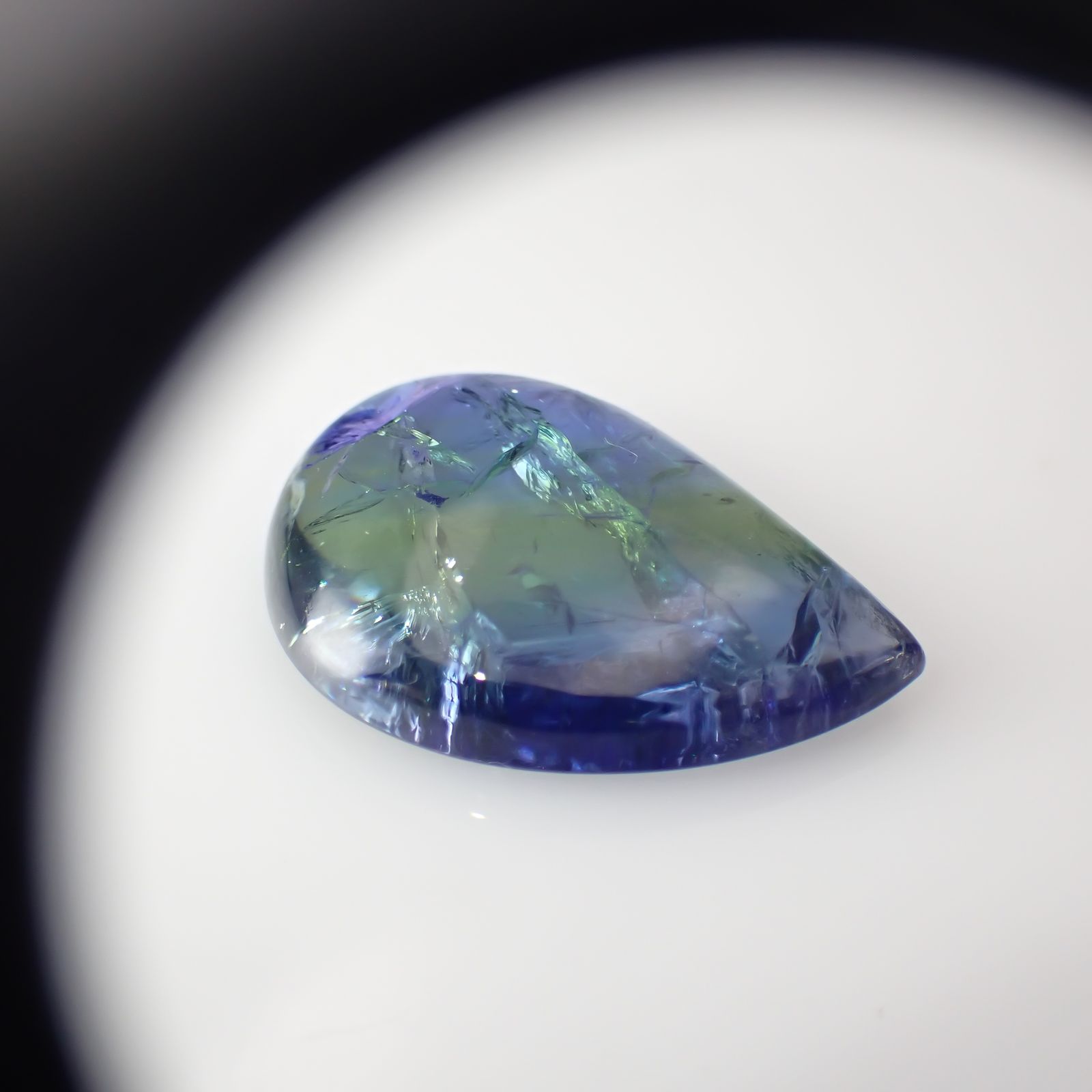 ◇カスタムカット◇バイカラータンザナイト  タンザニア産 27.58ct [241129477]26.7x19.2mm前後