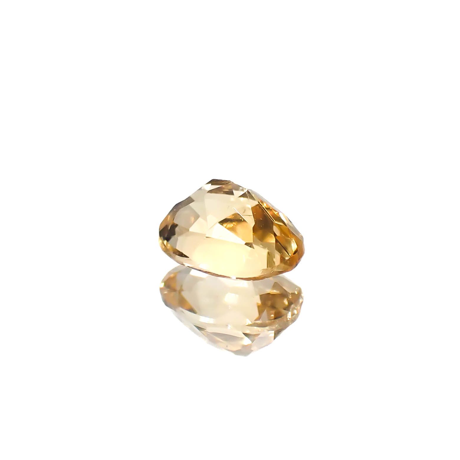 インペリアルトパーズ(宝石名トパーズ)ブラジル産 0.78ct / 6.2x4.9mm前後 [250630493]