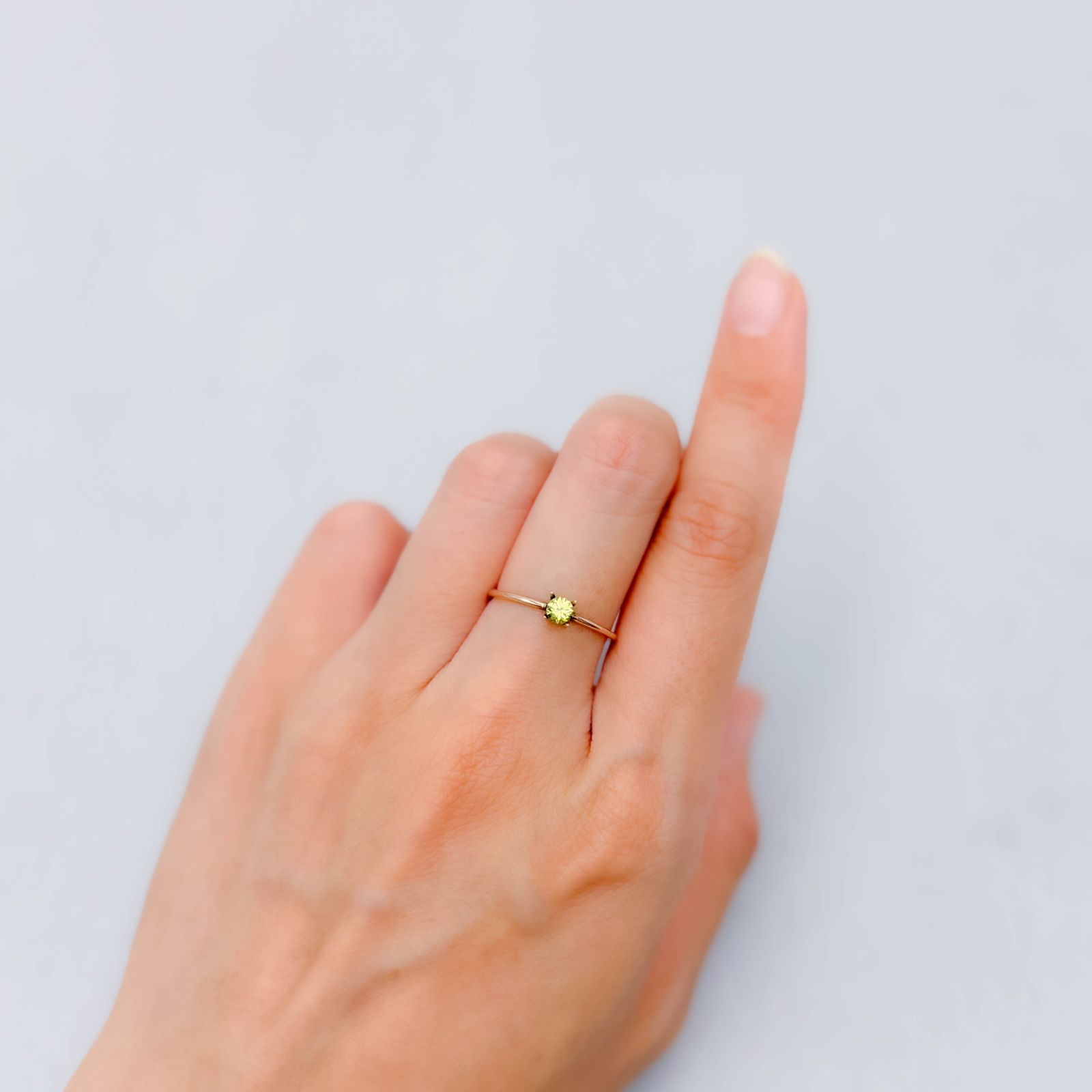 パラサイティックペリドット 採取地：インドネシア・ジェパラ 0.18ct [250730748]3.5x3.5mm前後