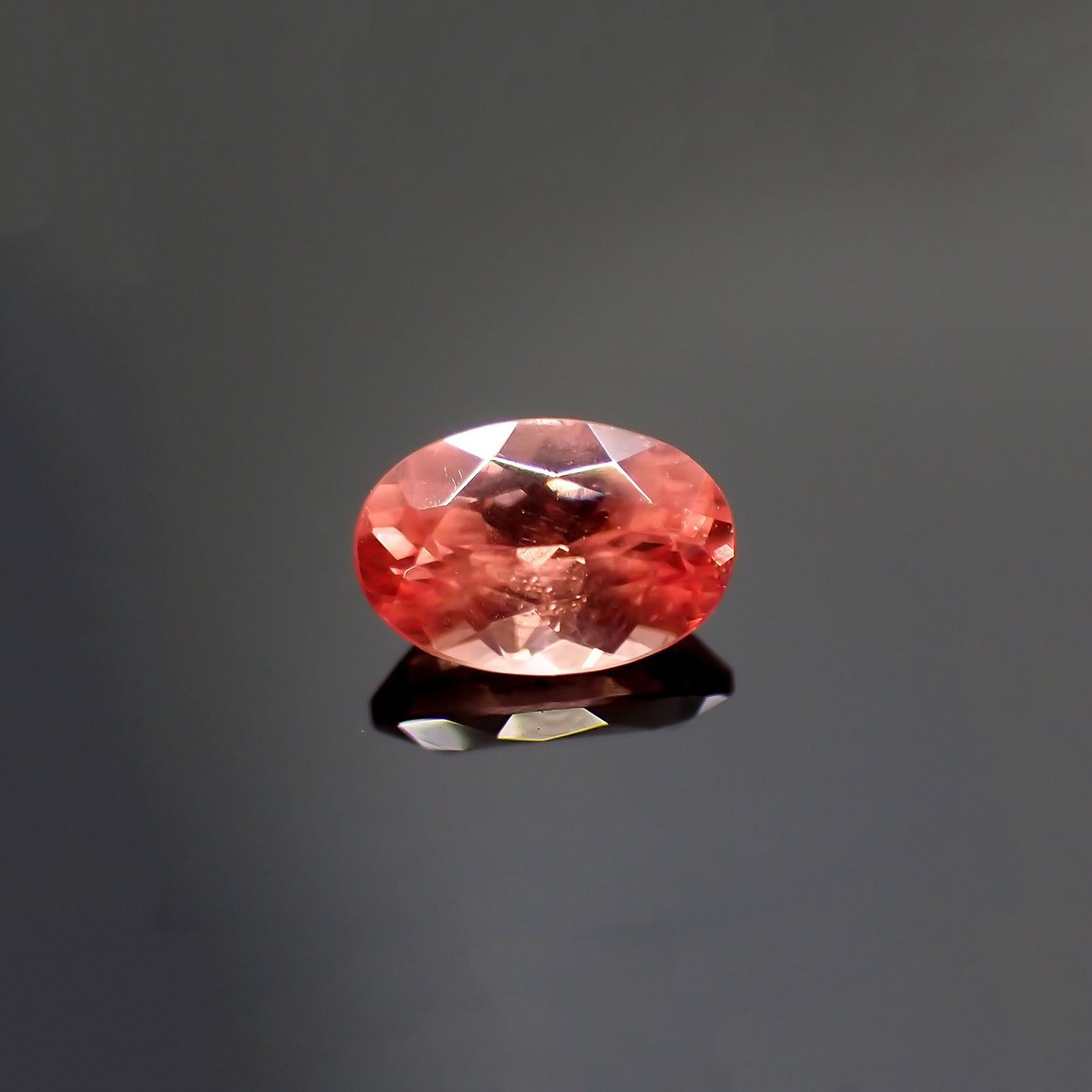 ロードクロサイト(宝石名ロードクロサイト)アメリカ・コロラド州スイートホームマイン産 ソ付(彩珠) 0.580ct / 6.1x4mm前後 [231124249]