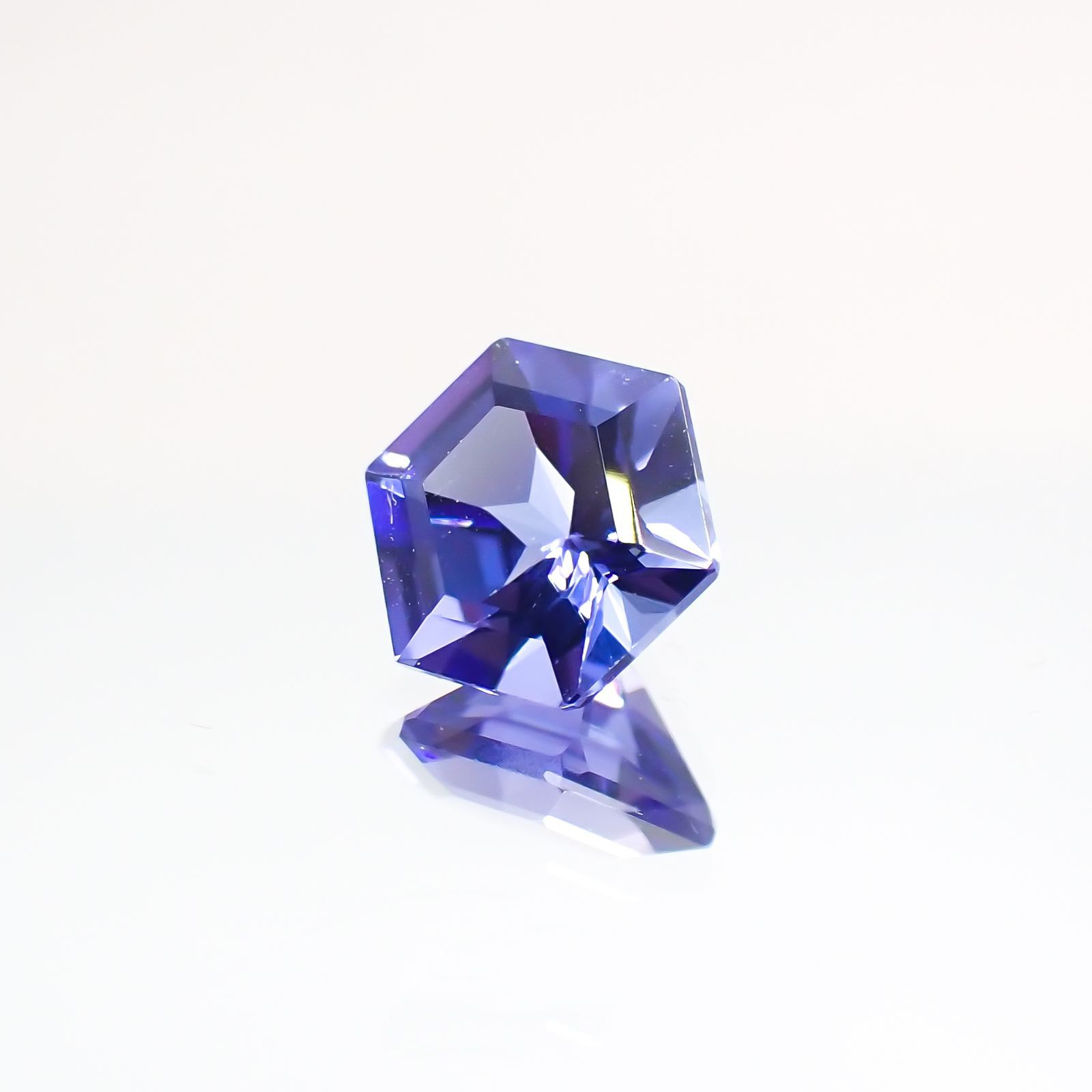 ◇ヘキサゴンカット◇タンザナイトSA(宝石名タンザナイト) タンザニア産 0.46ct 識別済[210610997]4.7×4.7mm前後