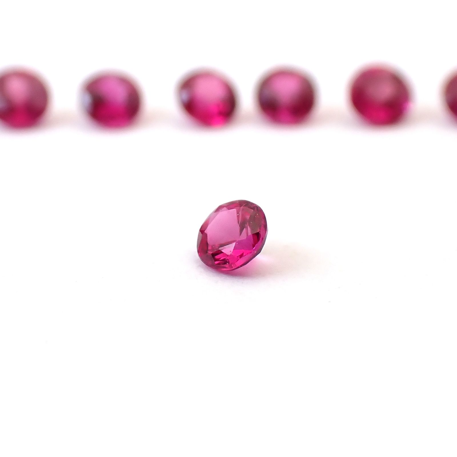 ルビー 9個セット タイ/モザンビーク産 0.50ct(9pcs合計) / 2.2x2.2mm前後 [260532281]