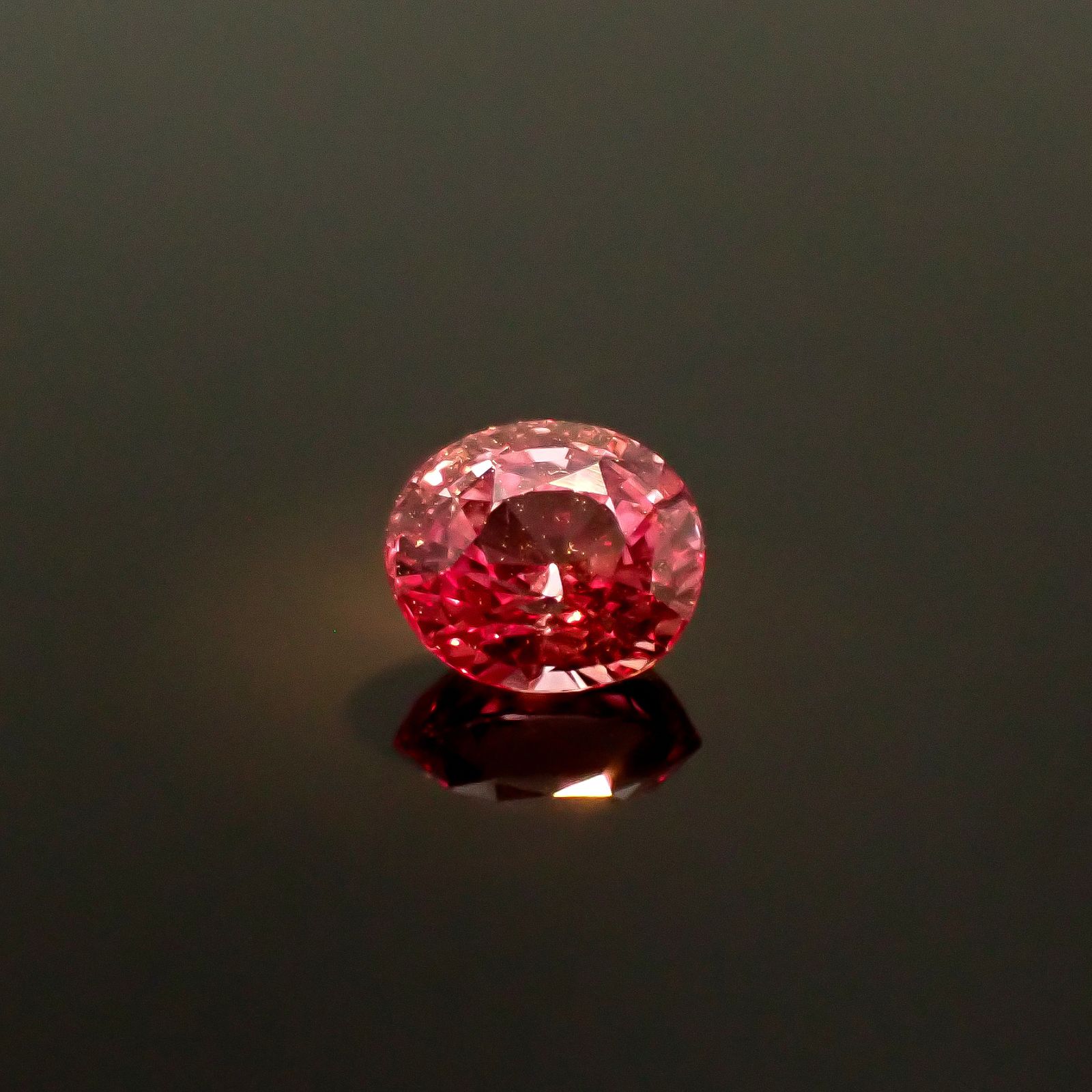 パパラチャサファイア(宝石名サファイア/別名パパラチャ・サファイア)スリランカ/マダガスカル産 DGL鑑付 0.919ct / 5.81x5.12mm前後 [251031286]