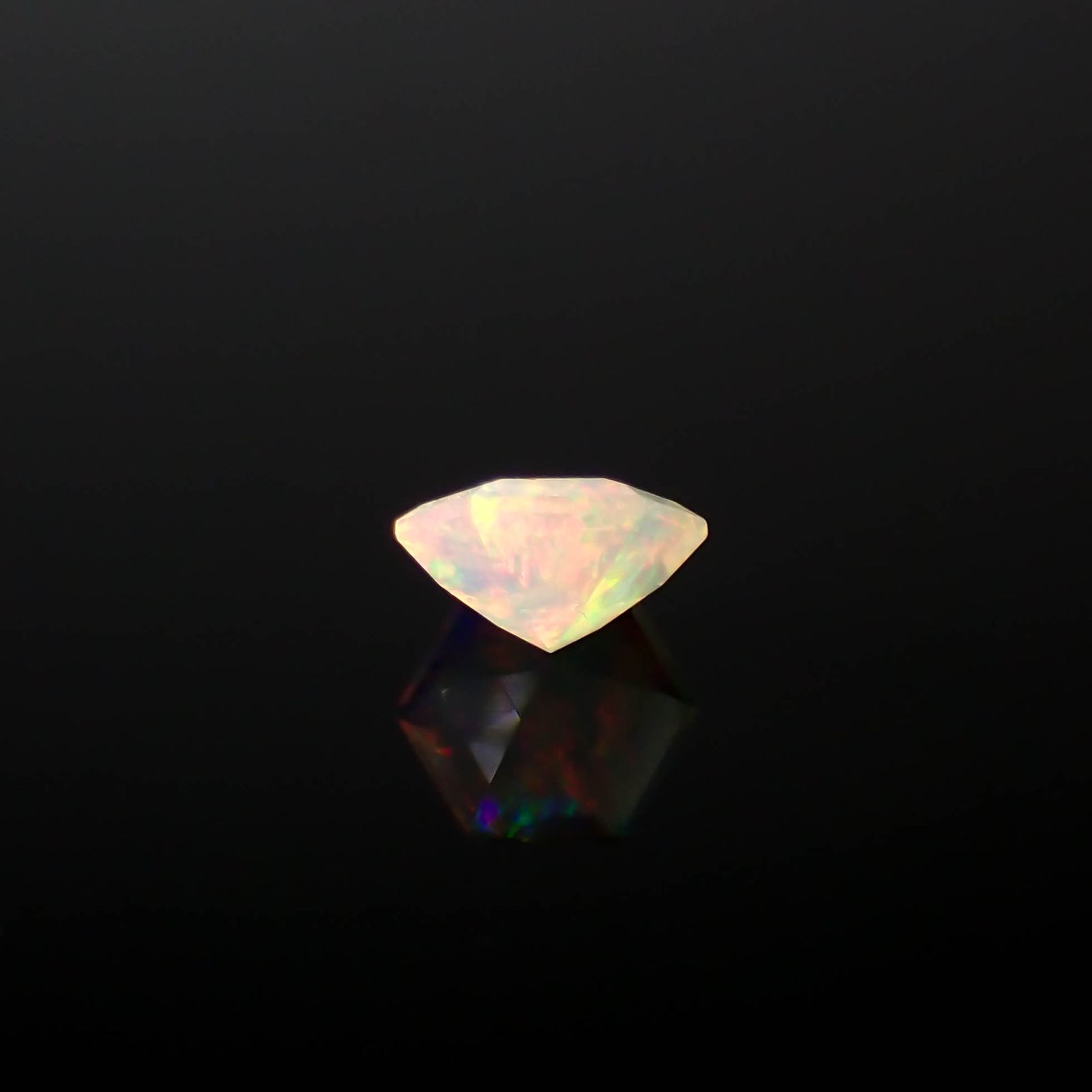 ◇ヘキサゴンカット◇エチオピアオパール エチオピア産 0.24ct[240226216]4.8x4.7mm前後