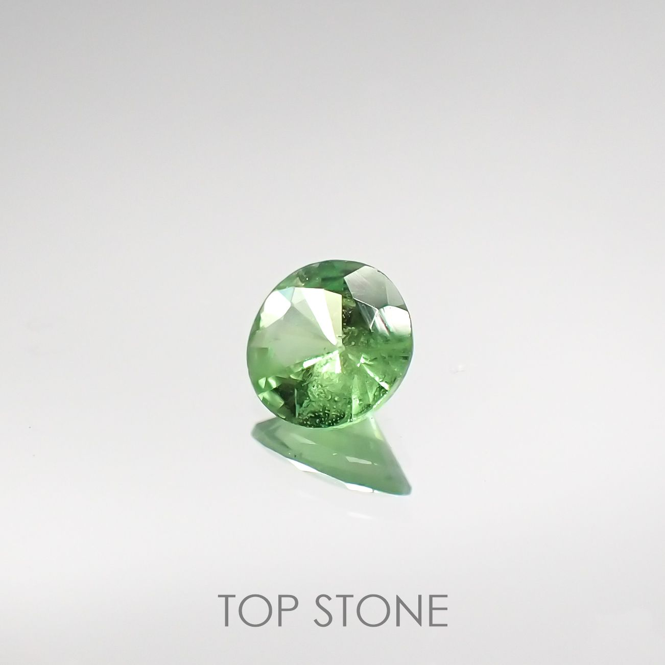 ミントガーネット(宝石名グリーン グロッシュラー・ガーネット) タンザニア産 0.22ct 識別済[210711538]4×4mm前後