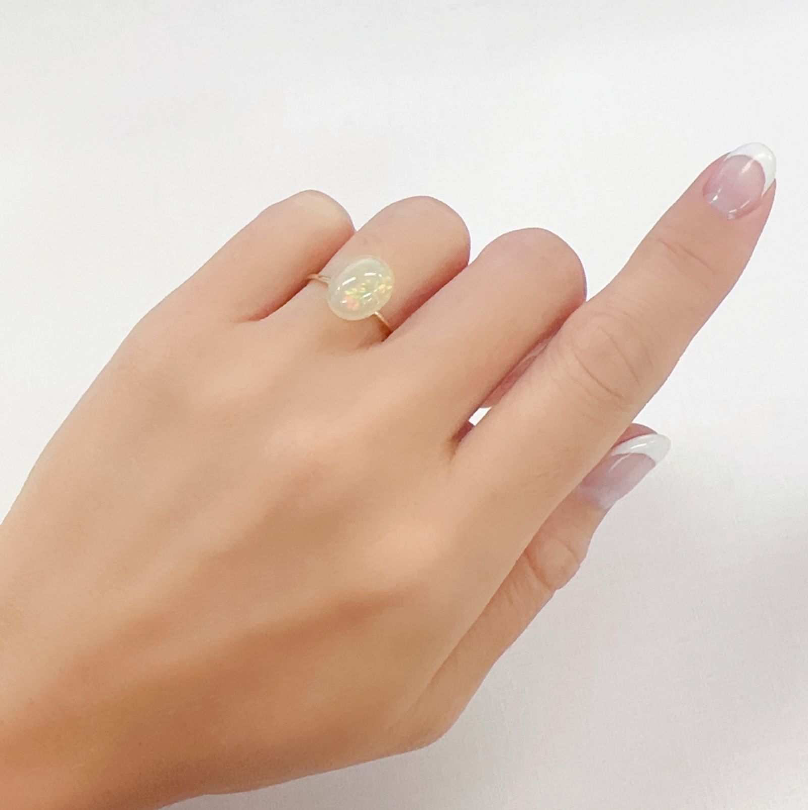 エチオピアオパール(宝石名オパール)エチオピア産 2.486ct ソ付(彩珠)[230722823]11.1x8.9mm前後