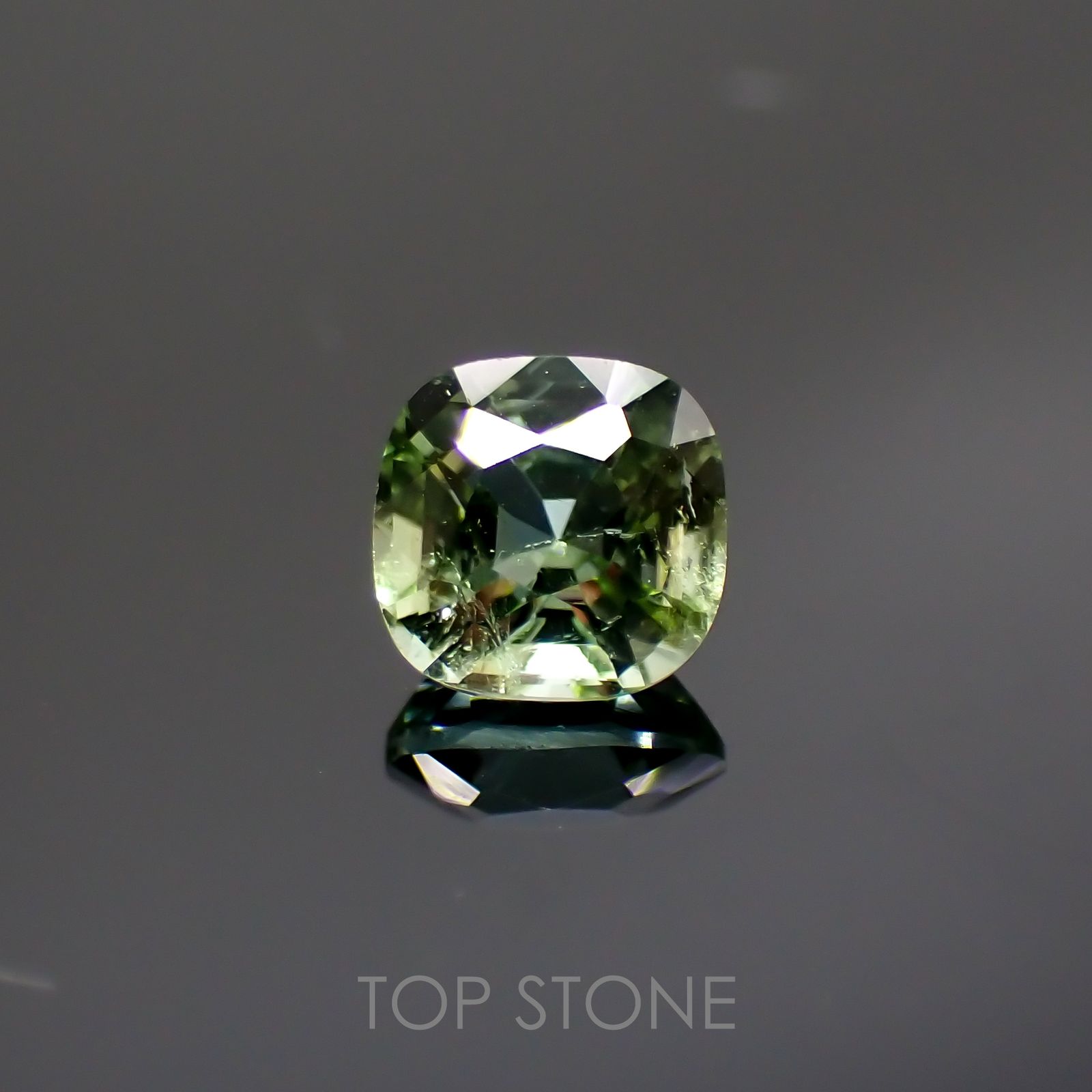 ミントトルマリン(宝石名グリーン・トルマリン) アフガニスタン産 0.51ct 識別済[211013622]4.7×4.7mm前後