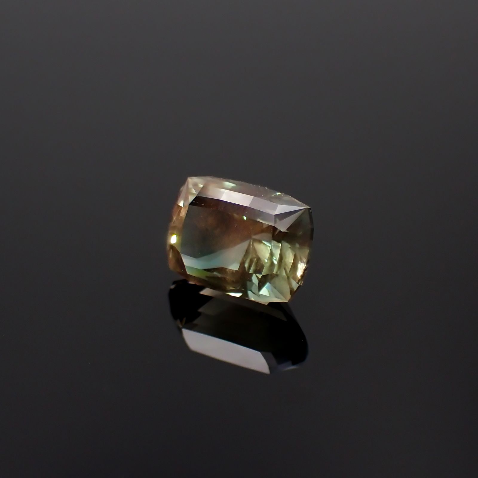 ◇バリオンカット◇バイカラーオレゴンサンストーン アメリカ・オレゴン州産 2.87ct[231224662]9.5x7mm前後