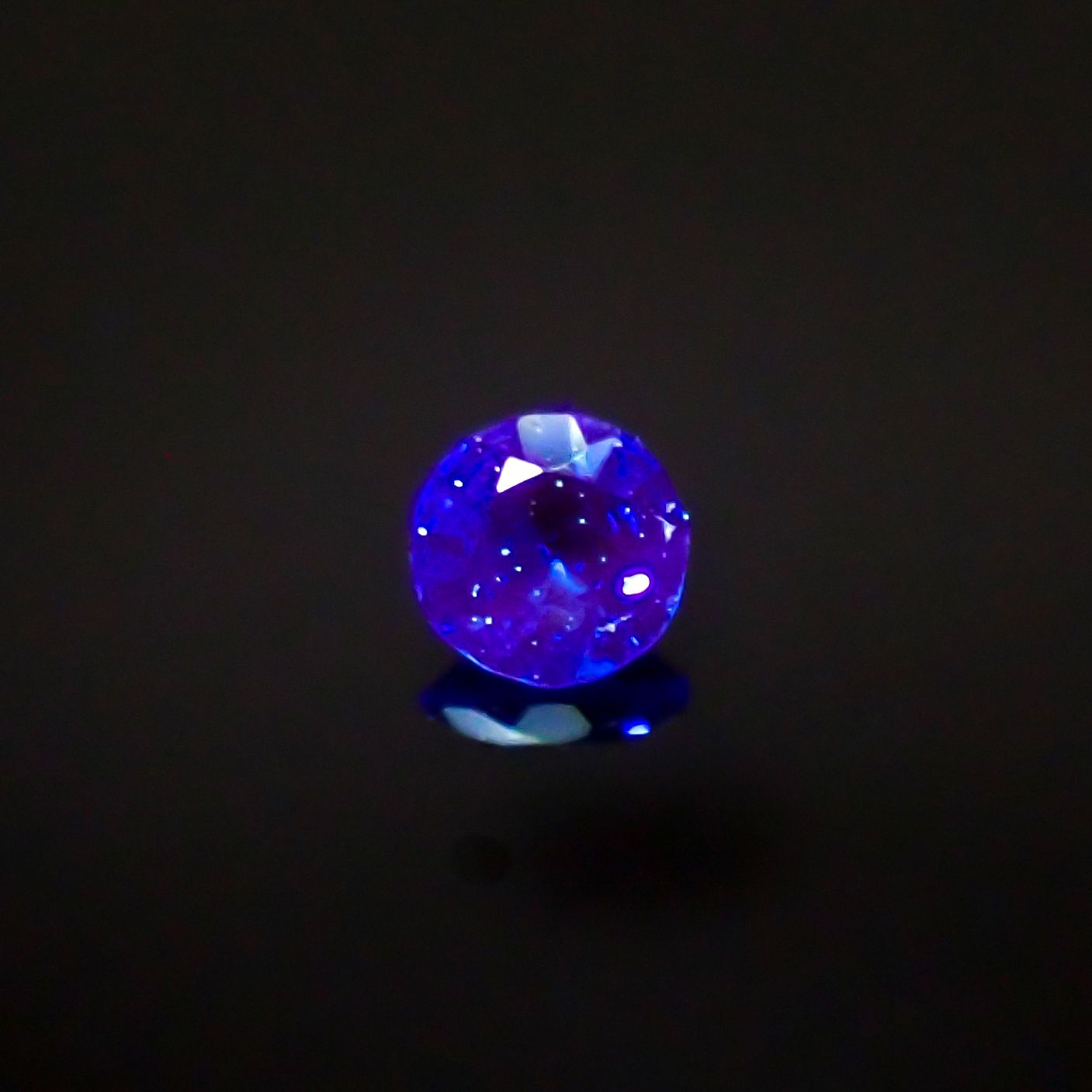 アウイナイト フルオレッセンス ドイツ産 0.017ct[240628302]1.8x1.8mm前後