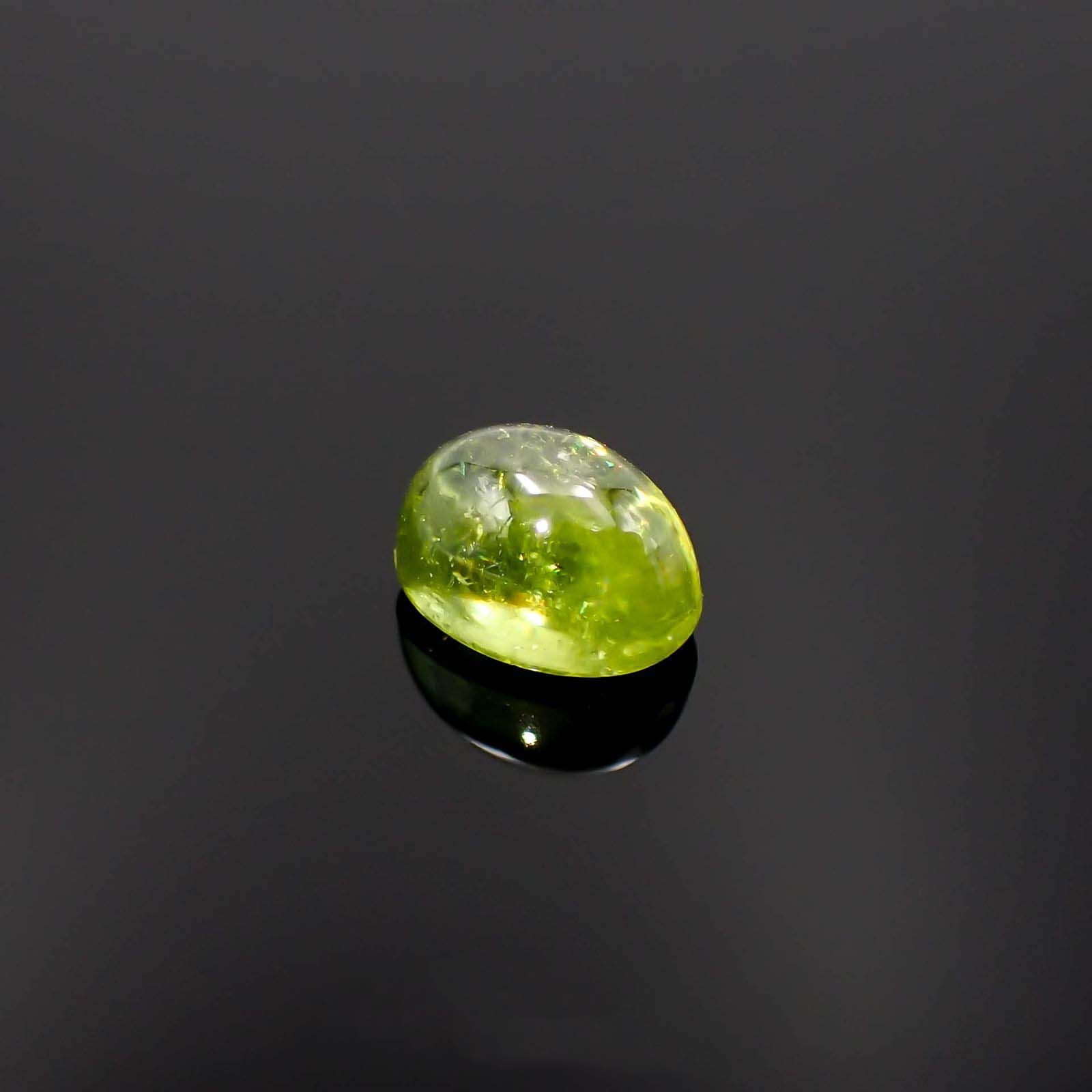 スフェーン マダガスカル産 2.21ct[230220632]8.1x6mm前後