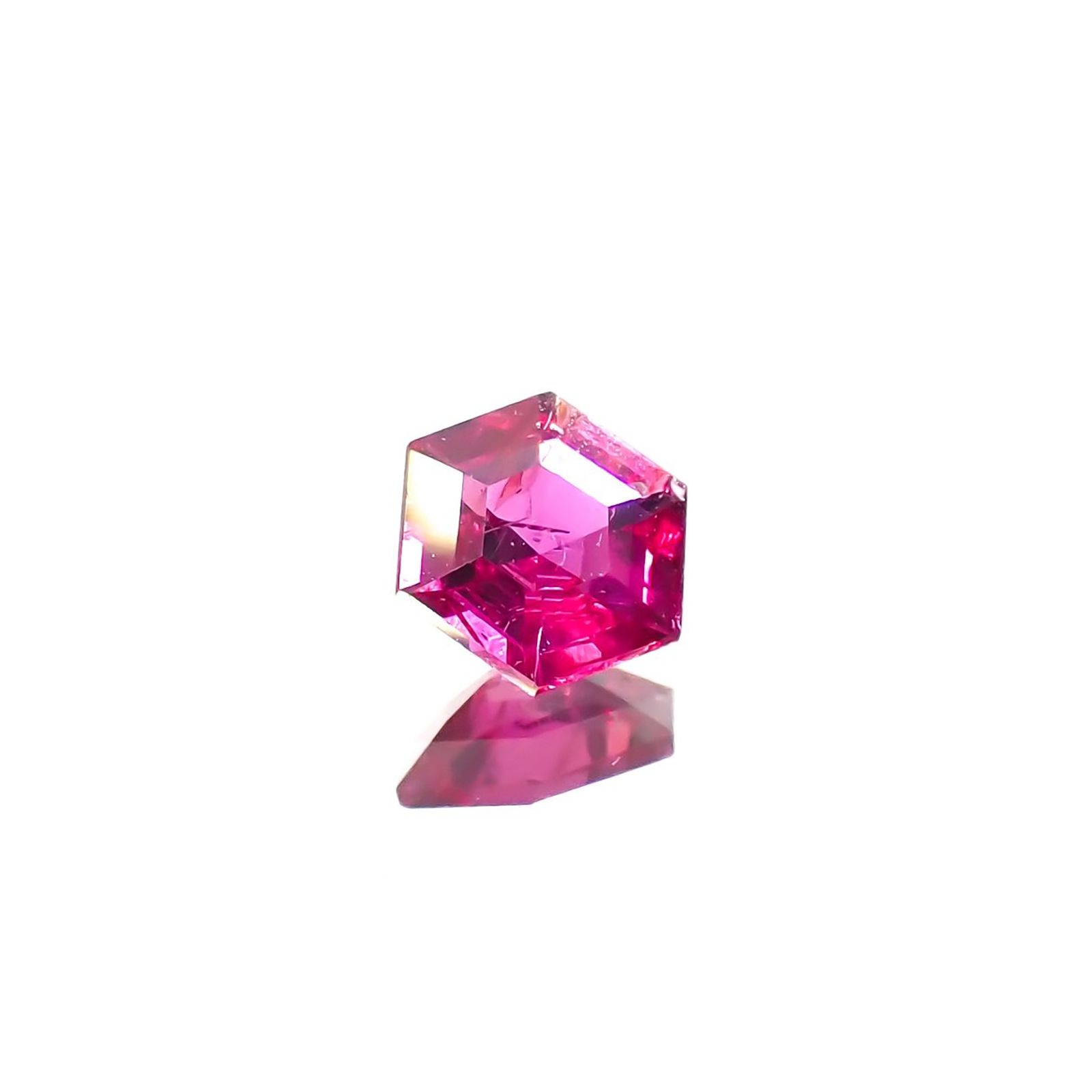 ◇ヘキサゴンカット◇ルビー 非加熱 モザンビーク産 0.20ct / 3.5x3.5mm前後 [240427108]