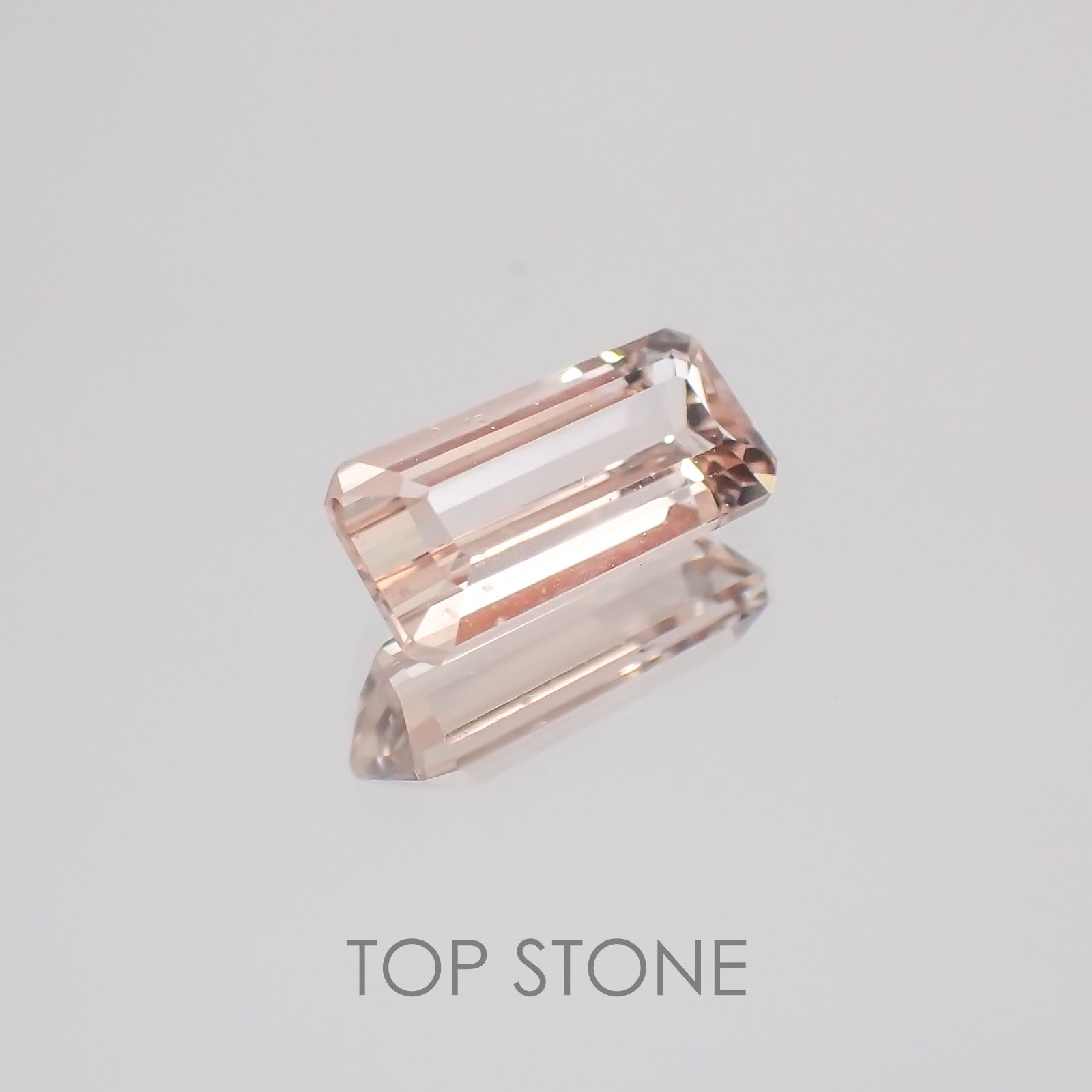 モルガナイト(宝石名モルガナイト) ナイジェリア産 0.88ct 識別済[21019099]8.4×4mm前後