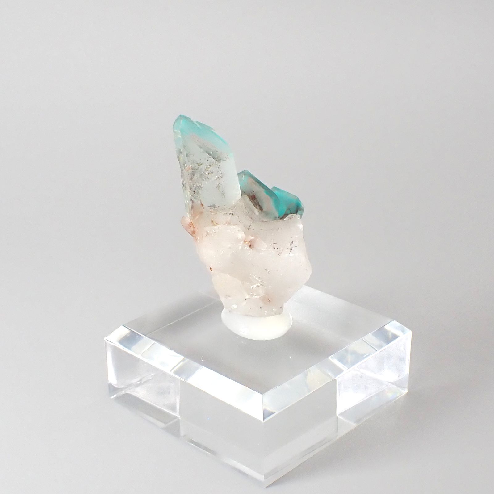 アホイトインクォーツ原石 南アフリカ・メッシーナ鉱山産 アクリル台座付き 97.35ct(19.47g) / 31x28x47.5mm前後 [260532291]