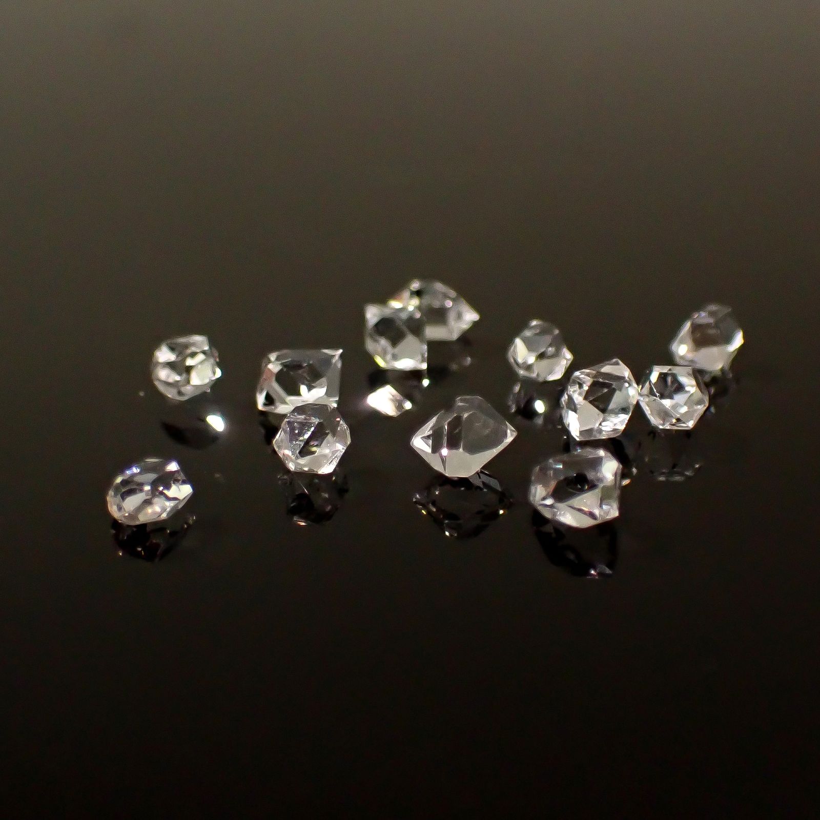 ◇メレセット◇ハーキマーダイヤモンド 原石 アメリカ・ニューヨーク州産 1.75ct / 3.8-4.6x2.1-3.3mm前後 [260231698]