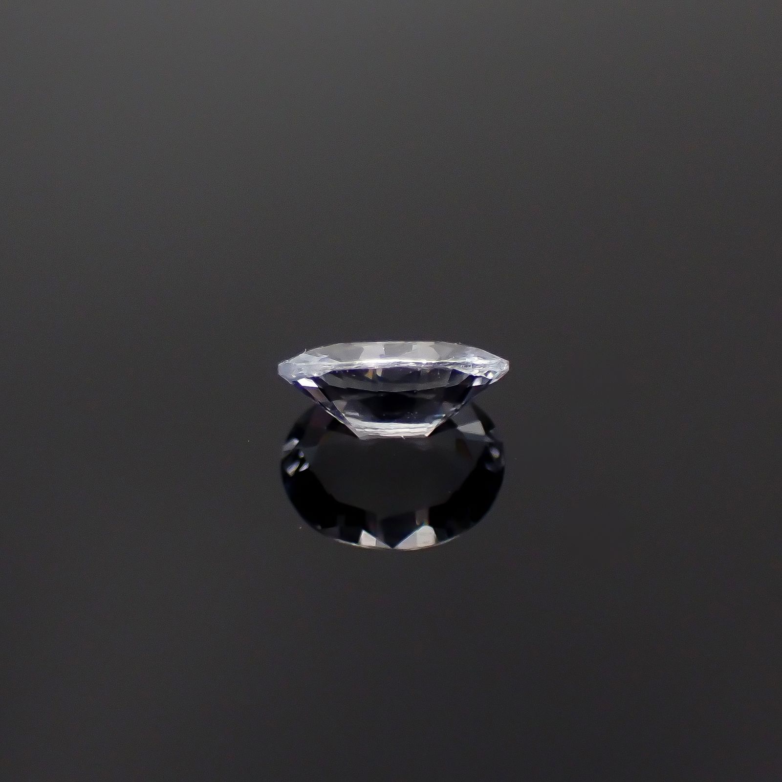 カラーレスサファイア スリランカ産 0.59ct[240527485]6.2x4.9mm前後