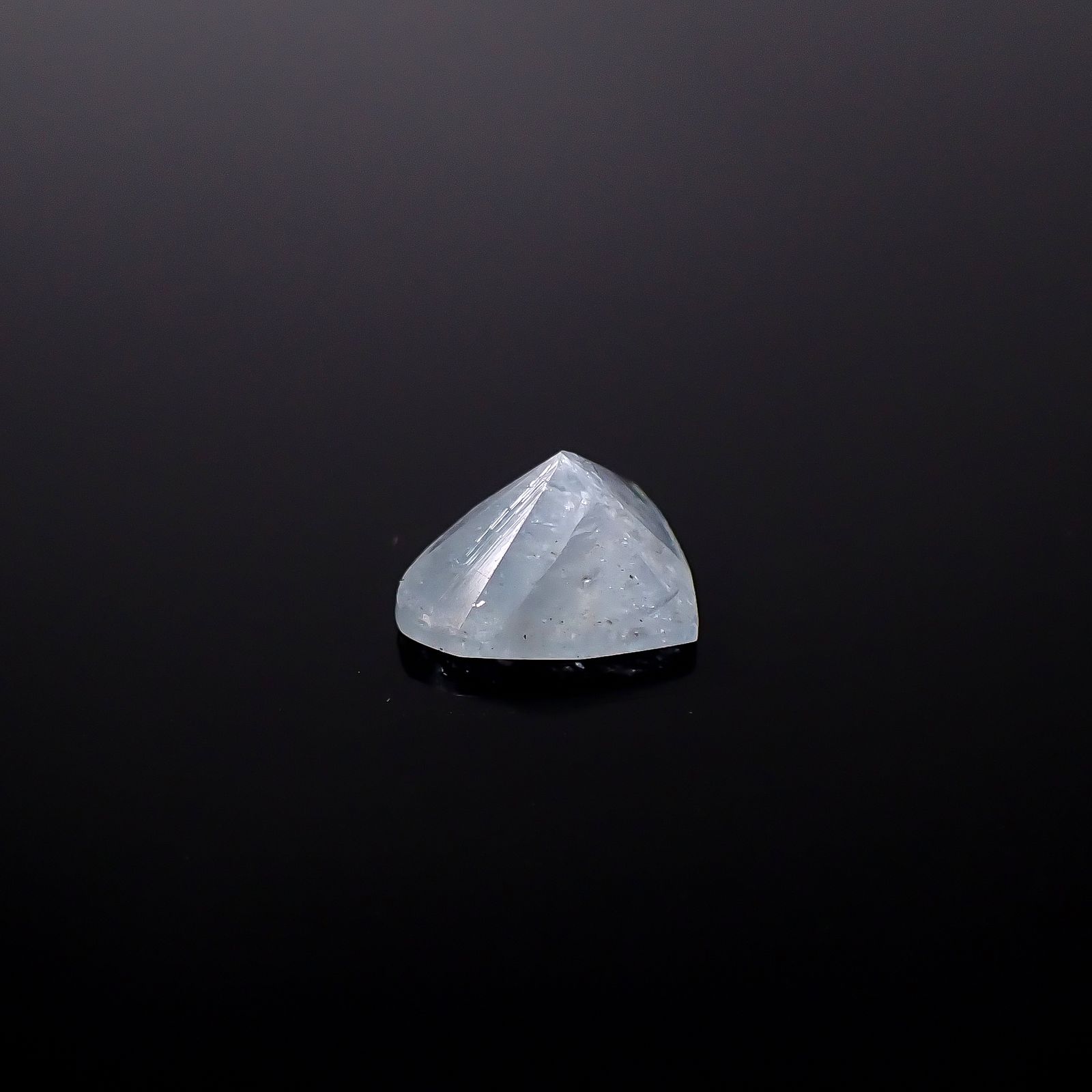 イリデッセンスアクアマリン ブラジル産 2.62ct / 9.4x11.4mm前後 [250730851]