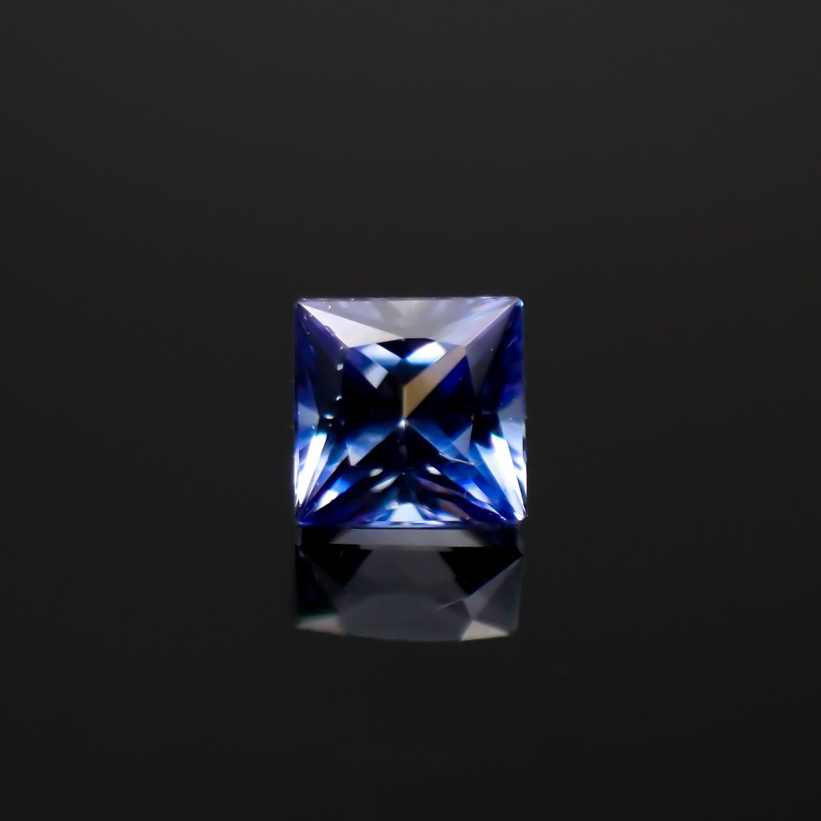 ◇プリンセスカット◇ベニトアイト アメリカ・カリフォルニア州産 0.088ct[221219599]2.3x2.3mm前後