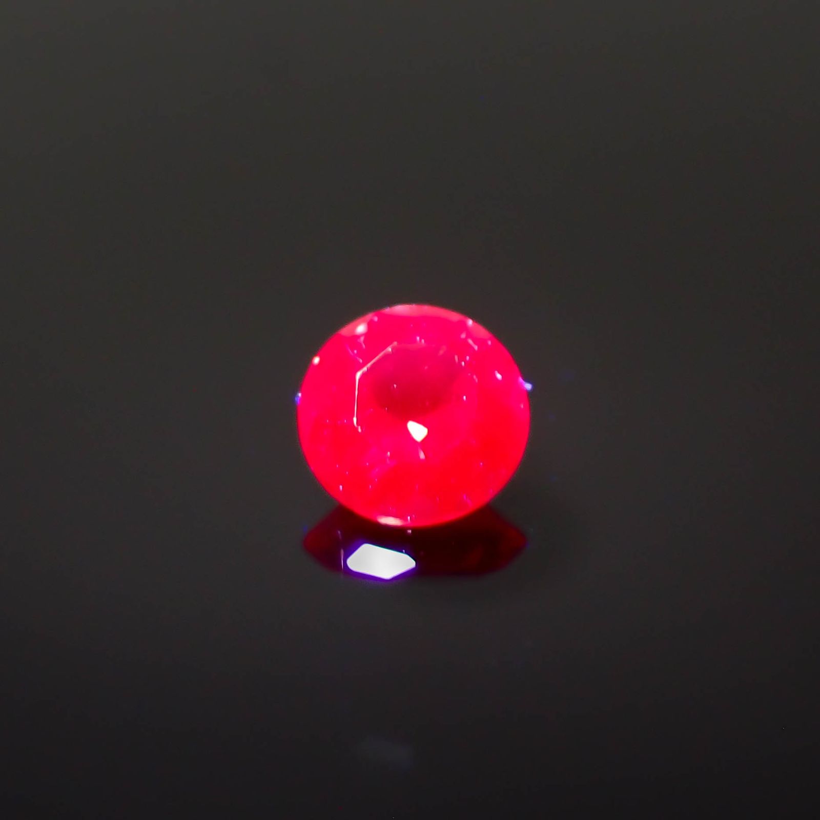 レッドスピネル ビルマ産 0.18ct[230722610]3.5x3.5mm前後