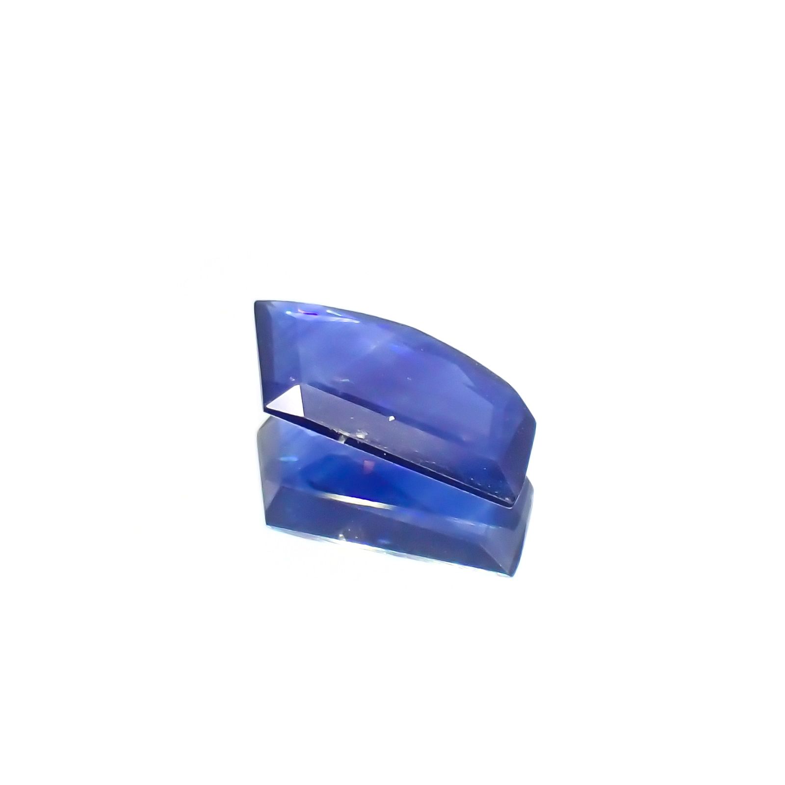 ◇カスタムカット◇サファイア(宝石名サファイア) マダガスカル産 0.84ct 識別済[210813190]9.2×5mm前後