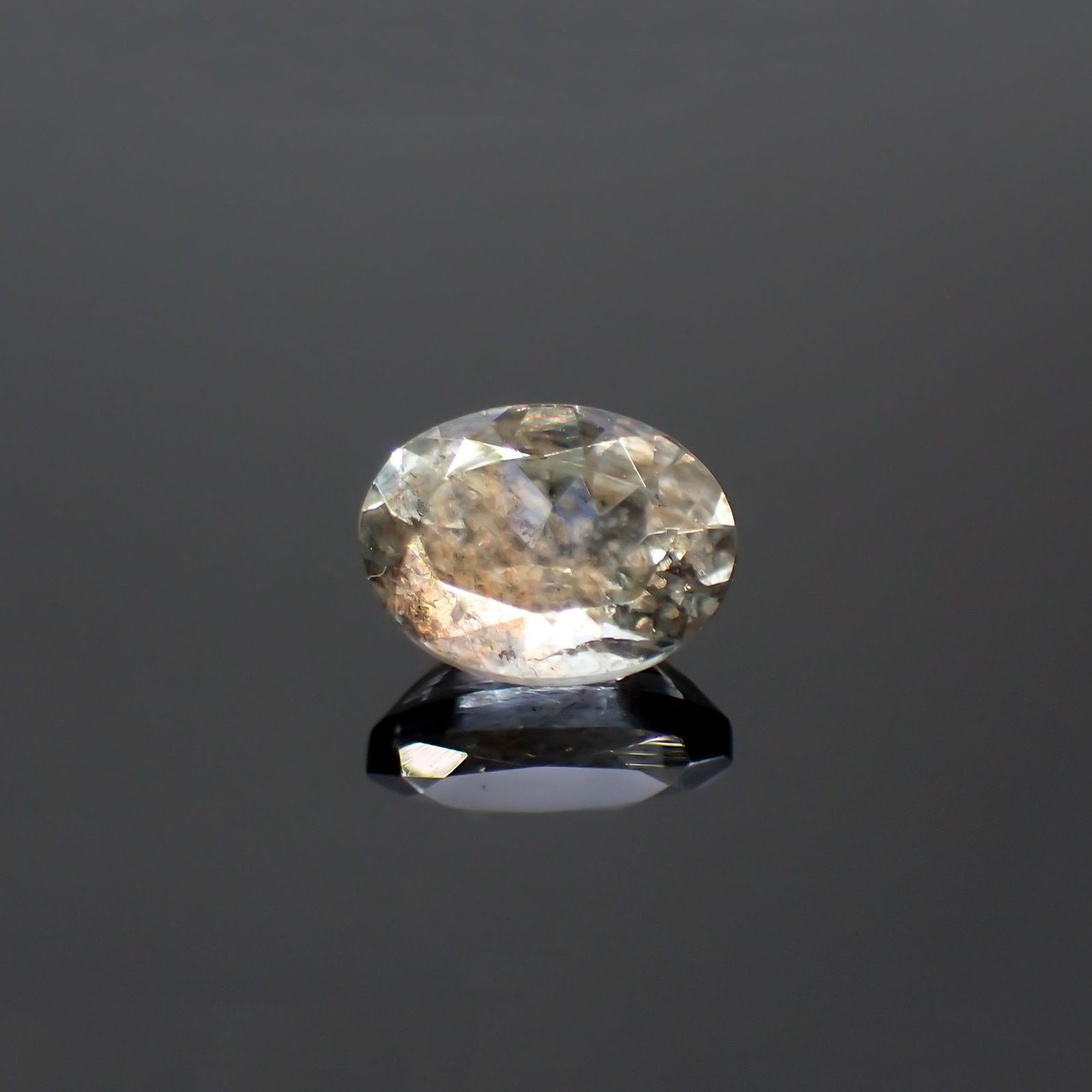 アベンチュリンアクアマリン ナイジェリア産 1.23ct / 8.1x6.1mm前後 [260114437]