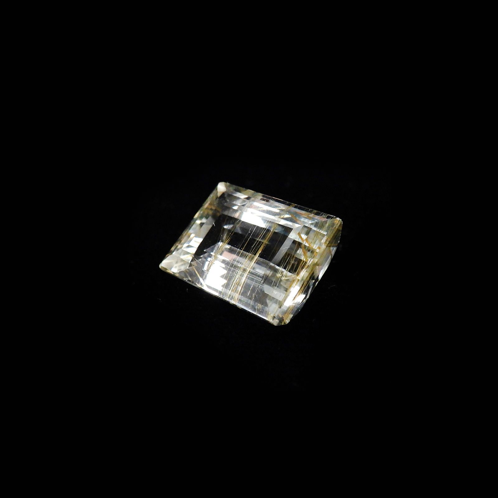 ニードルインブルートパーズ（チューブインブルートパーズ） ブラジル・ミナスジェライス州産 15.59ct[240125506]15.5x11.3mm前後