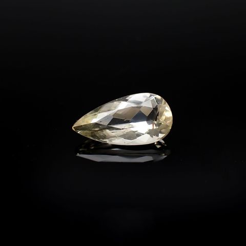 イエロースキャポライト(宝石名イエロー・スキャポライト)ブラジル・ミナスジェライス州産 識別済 1.39ct / 11.1x5.7mm前後 [251118021]