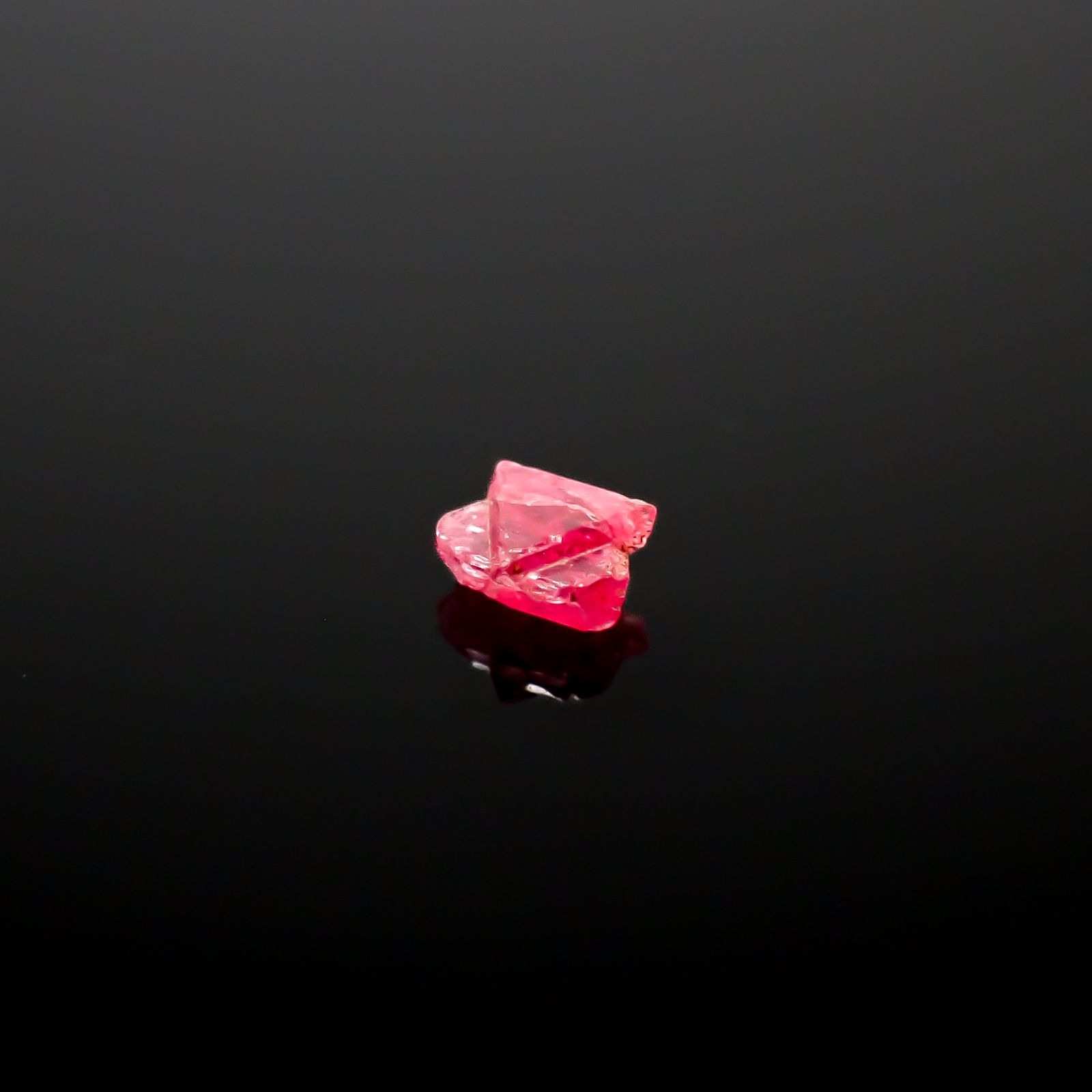 ツインクリスタルスピネル(スピネル式双晶) 原石 ビルマ産 0.10ct[240628435]3.1x2.7mm前後