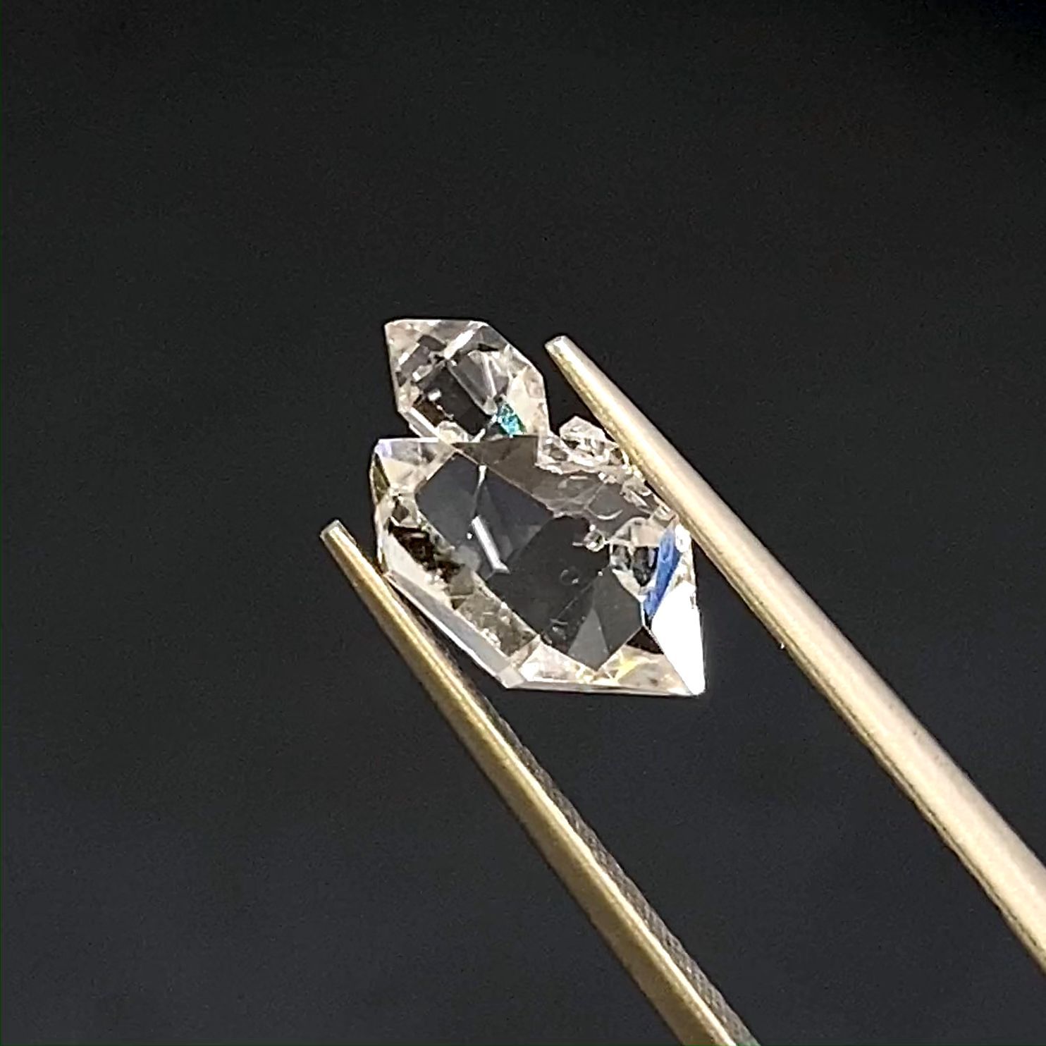 【力強さと面白い内包】ニューヨーク産ハーキマーダイヤモンド　15ミリ 力強さと面白い内包】ニューヨーク産ハーキマーダイヤモンド 15