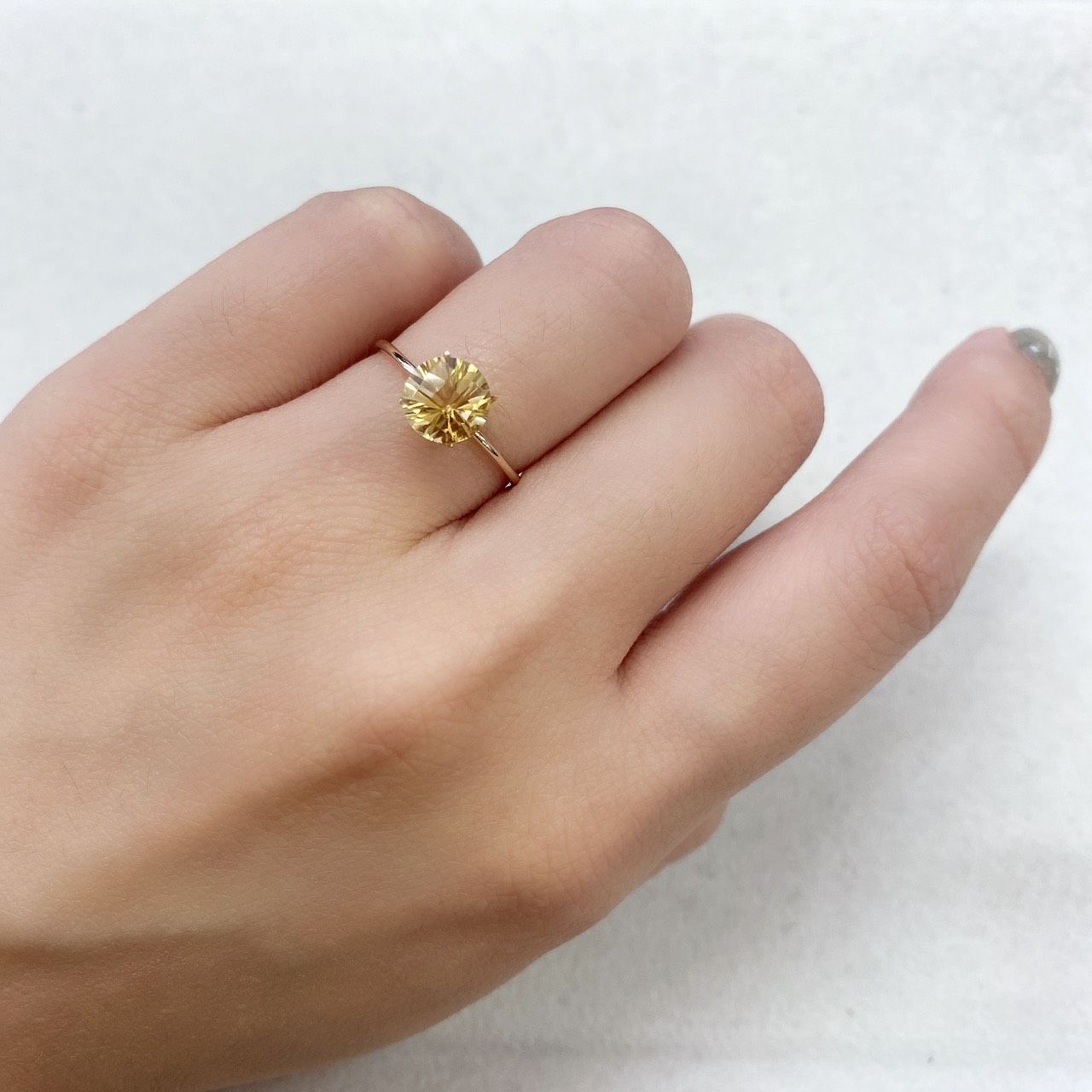 ◇チェッカーコンケーブカット◇シトリン(宝石名シトリン) ブラジル産 1.13ct 識別済[210913022]7×7mm前後