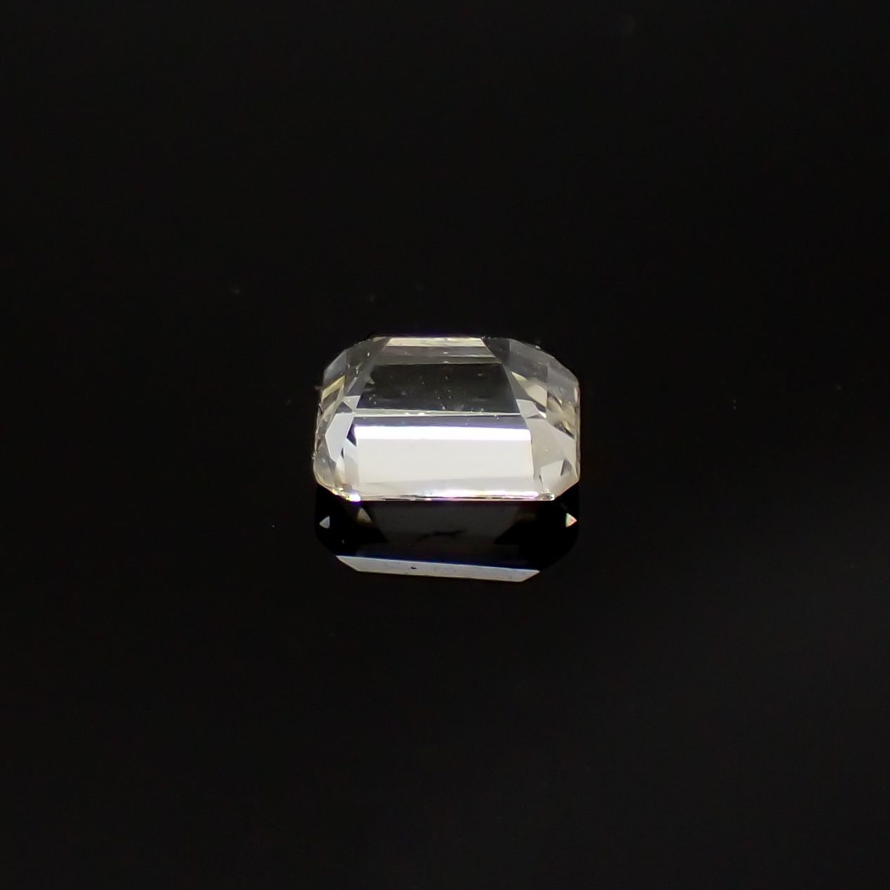 リューコガーネット(宝石名ホワイト グロッシュラー・ガーネット)ビルマ産 0.39ct 識別済[220616322]4.5x3.3mm前後