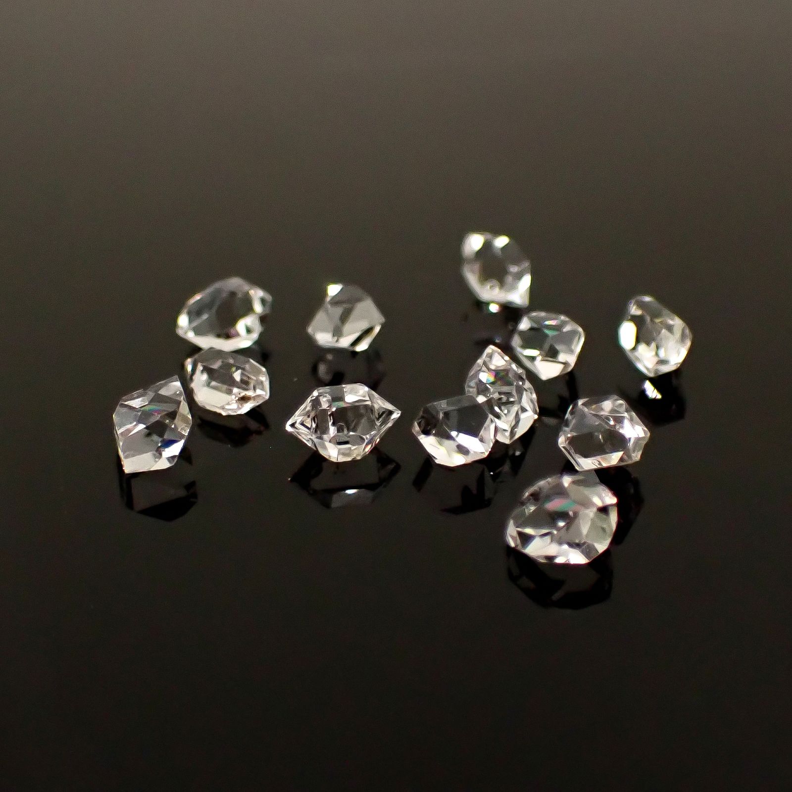 ◇メレセット◇ハーキマーダイヤモンド 原石 アメリカ・ニューヨーク州産 1.75ct / 3.8-4.6x2.1-3.3mm前後 [260231698]