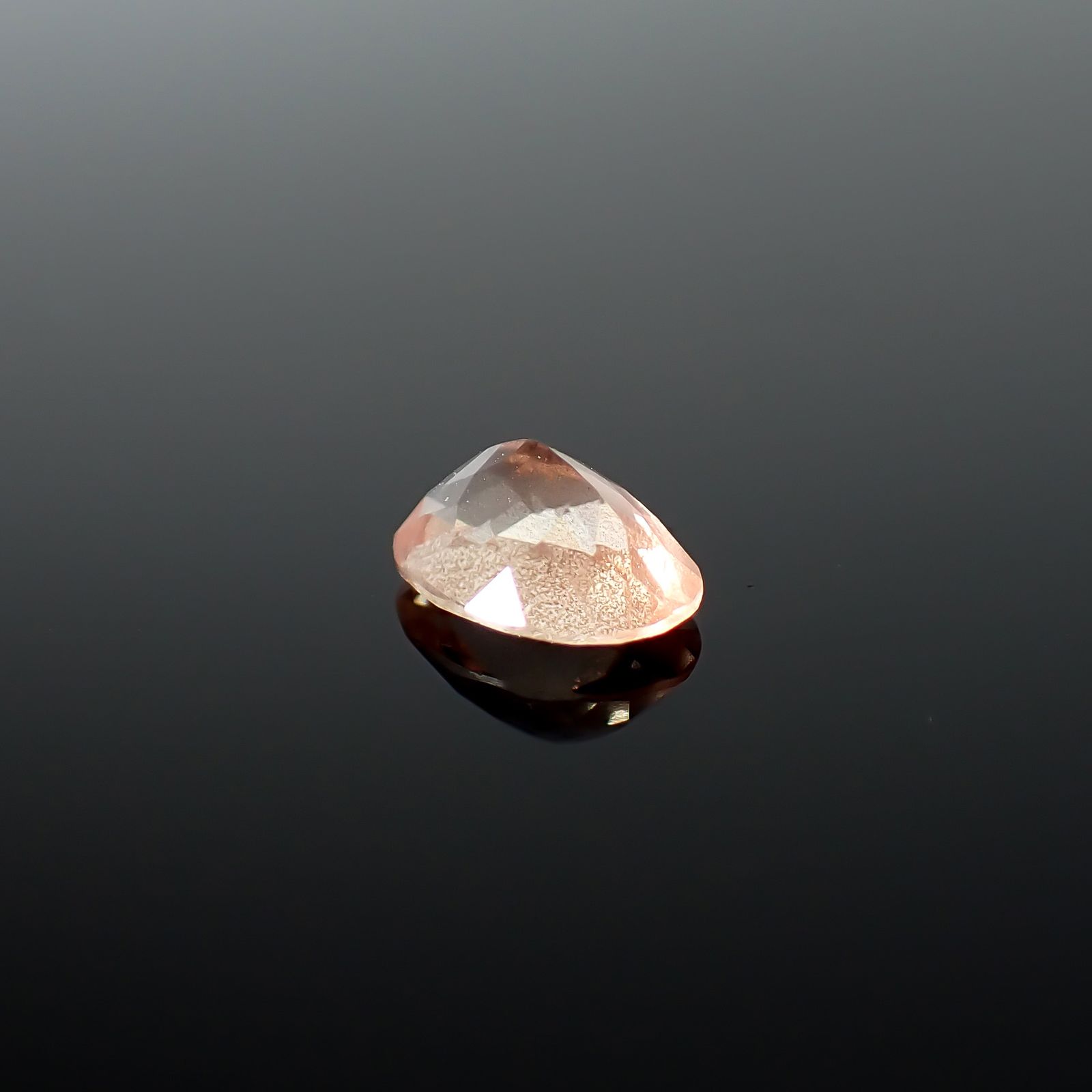 オレゴンサンストーン アメリカ・オレゴン州産 0.70ct / 7.1x5.1mm前後 [260732641]