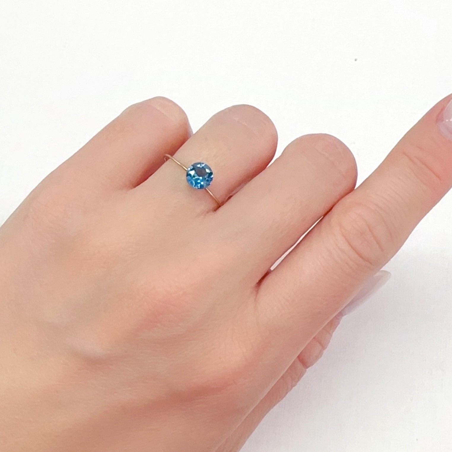 ロンドンブルートパーズ ブラジル産 0.99ct[240326785]6x6mm前後