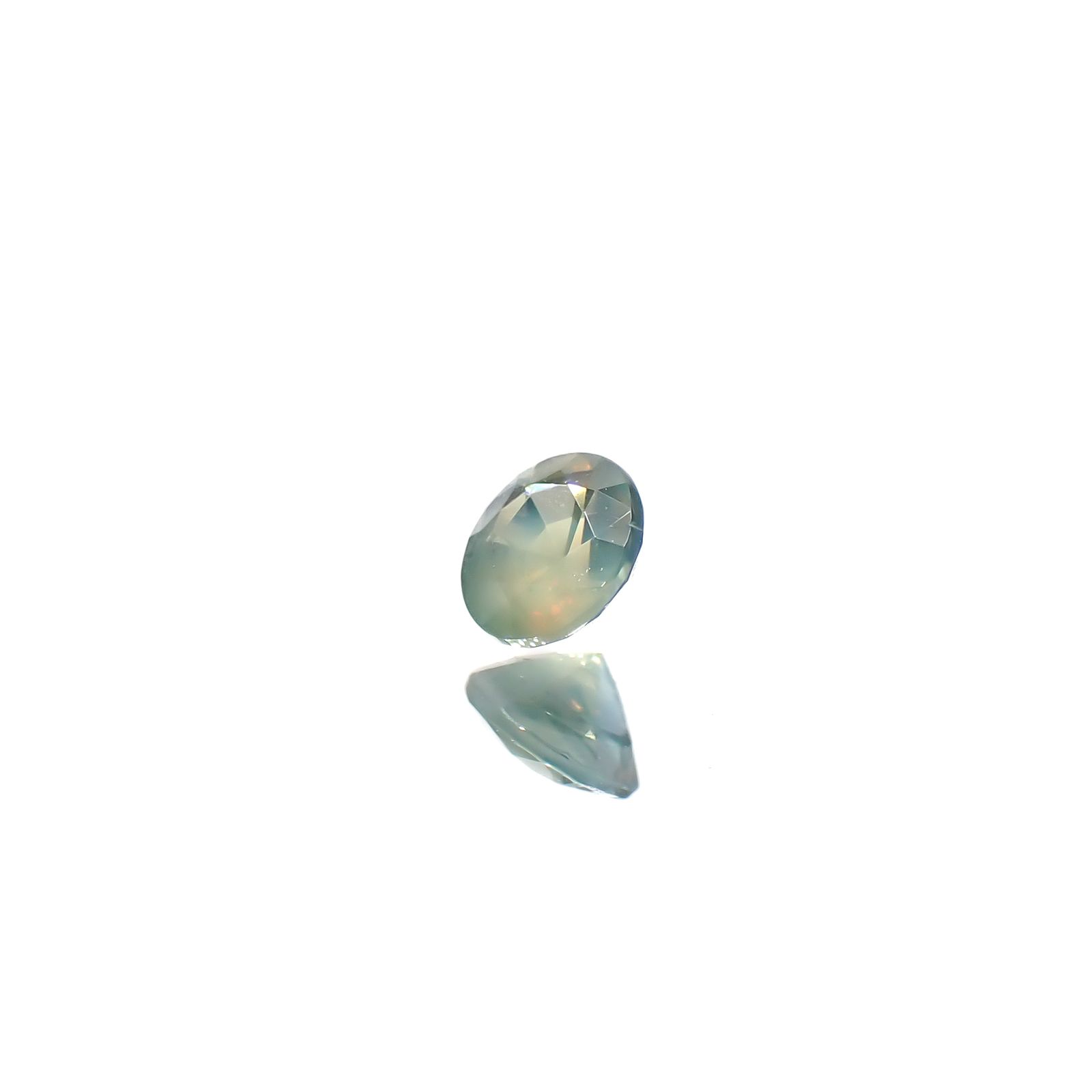 アレキサンドライトキャッツアイ ブラジル・ミナスジェライス州ヘマチタ鉱山産 0.16ct[240527432]3.3x3.3mm前後