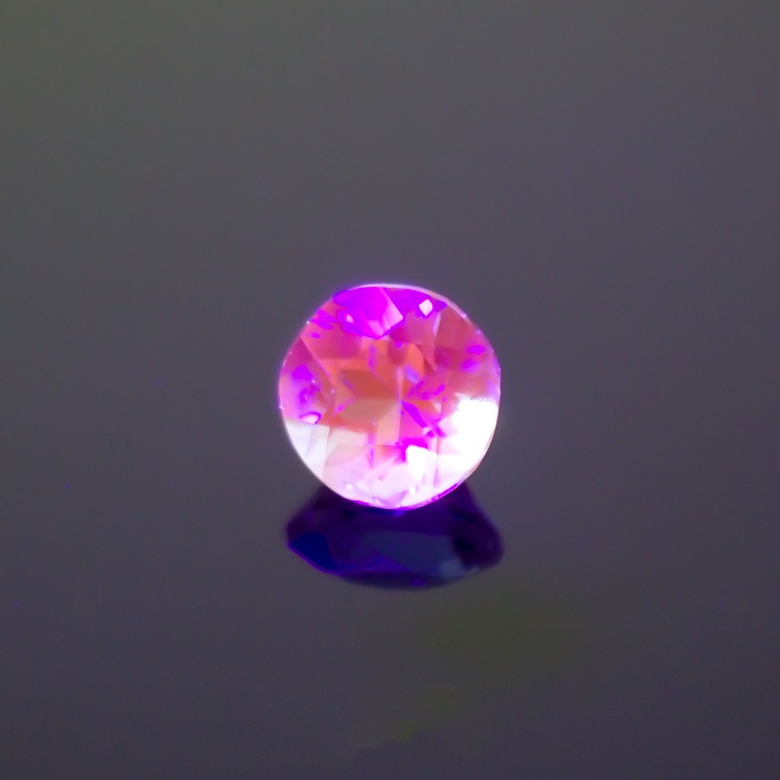 アウイナイト フルオレッセンス(宝石名アウイナイト)ドイツ産 0.033ct 識別済[220515885]2x1.9mm前後