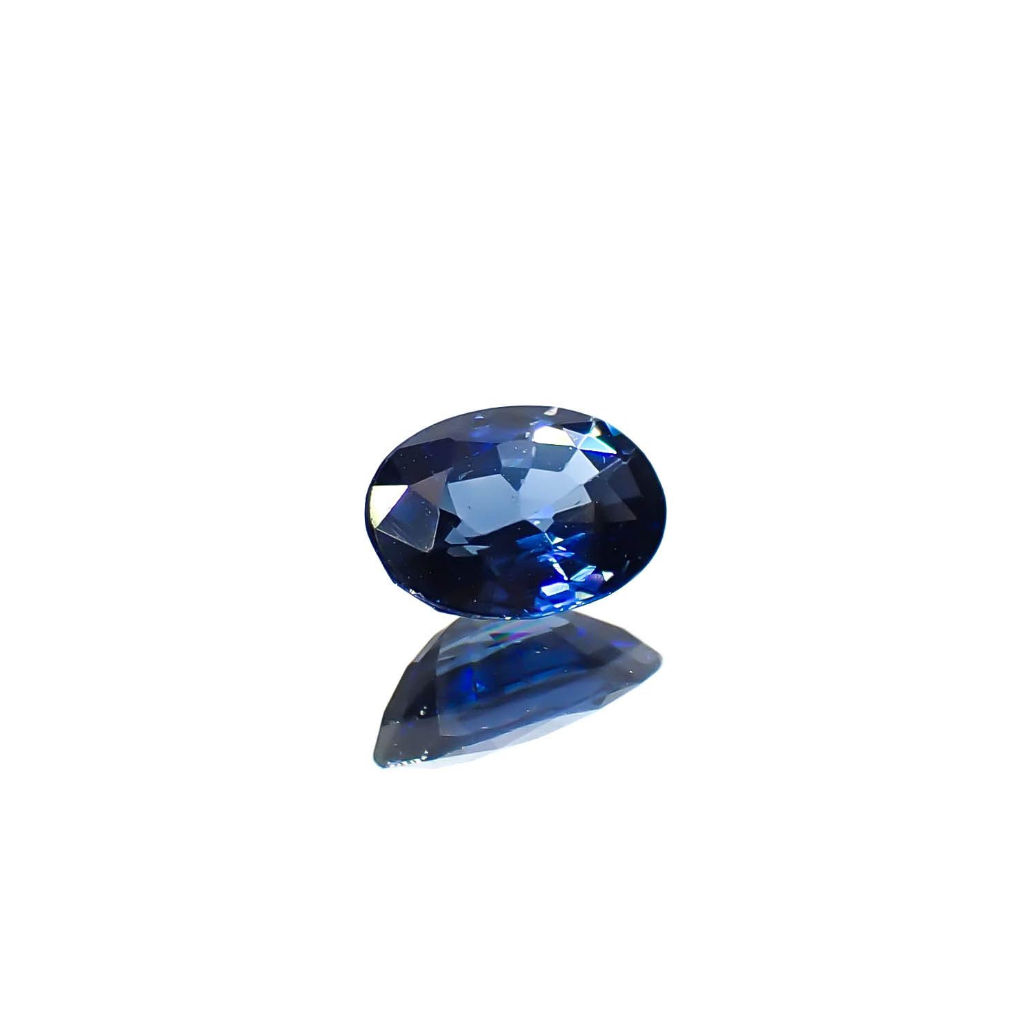 サファイア スリランカ/マダガスカル産 0.65ct / 6.2x4.5mm前後 [251031223]