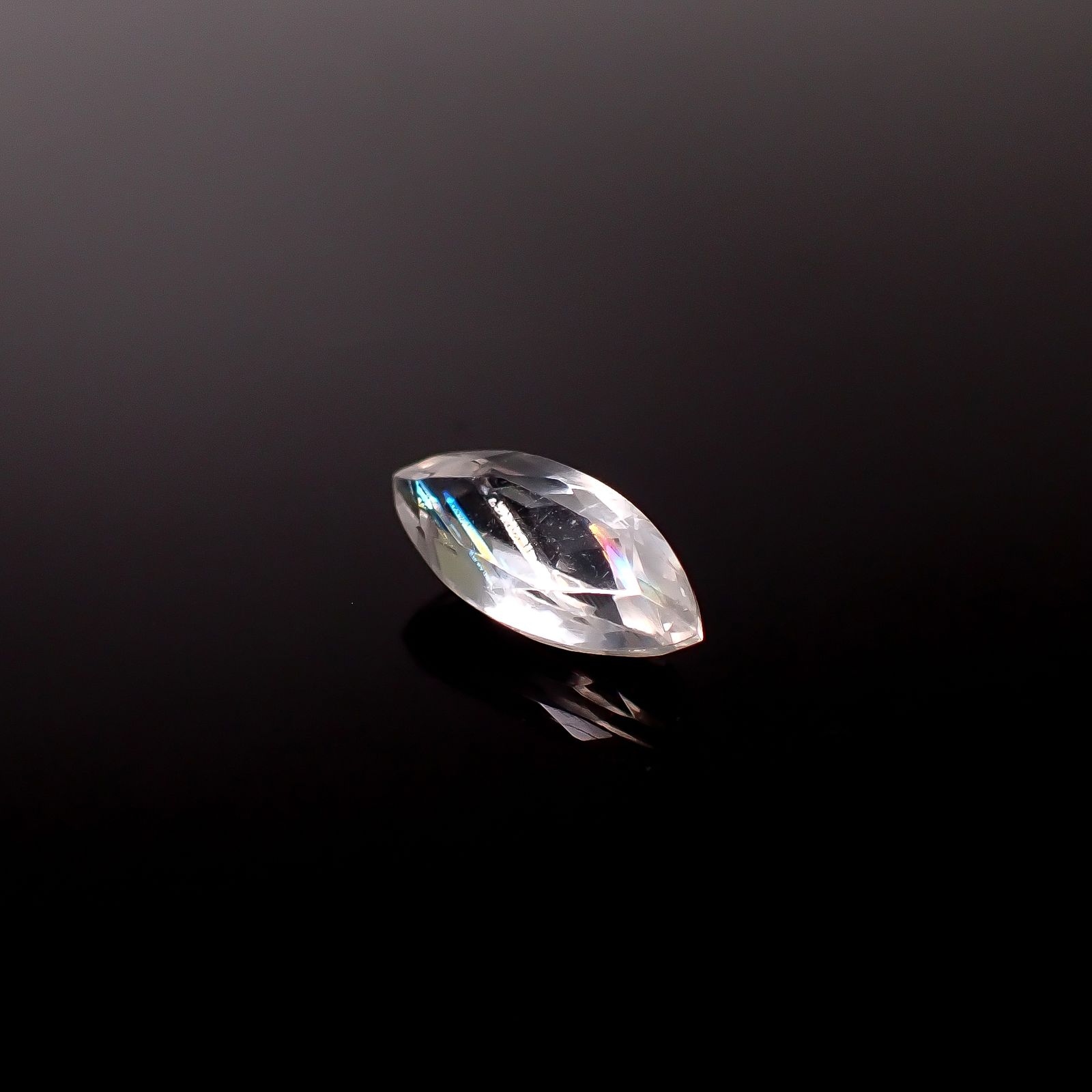 マラウイムーンストーン マラウイ共和国産 2.32ct / 14.4x5.9mm前後 [260331809]