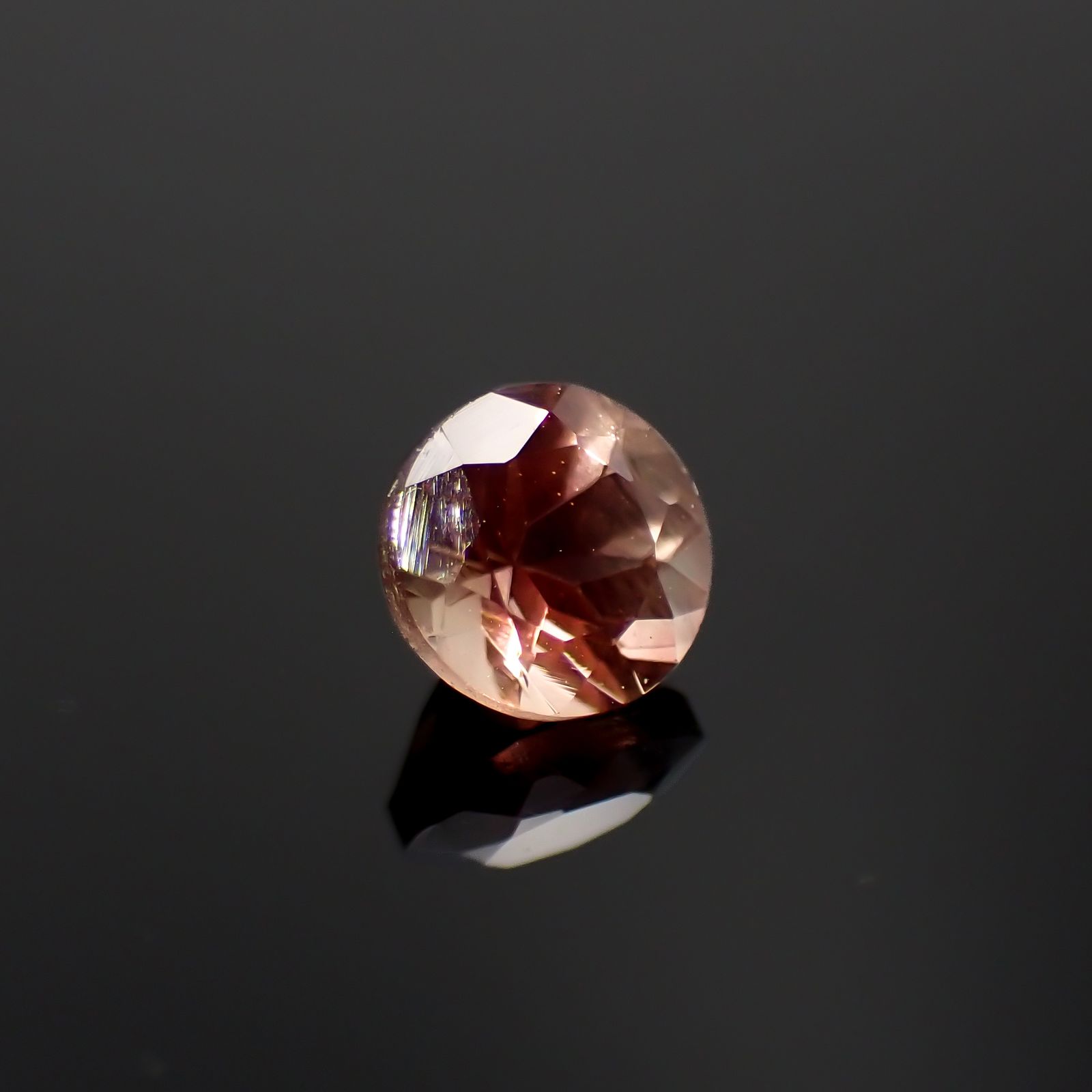 バイカラーオレゴンサンストーン(宝石名バイカラー・ラブラドライト)アメリカ・オレゴン州産 0.56ct 識別済[230722719]5.1x5.1mm前後